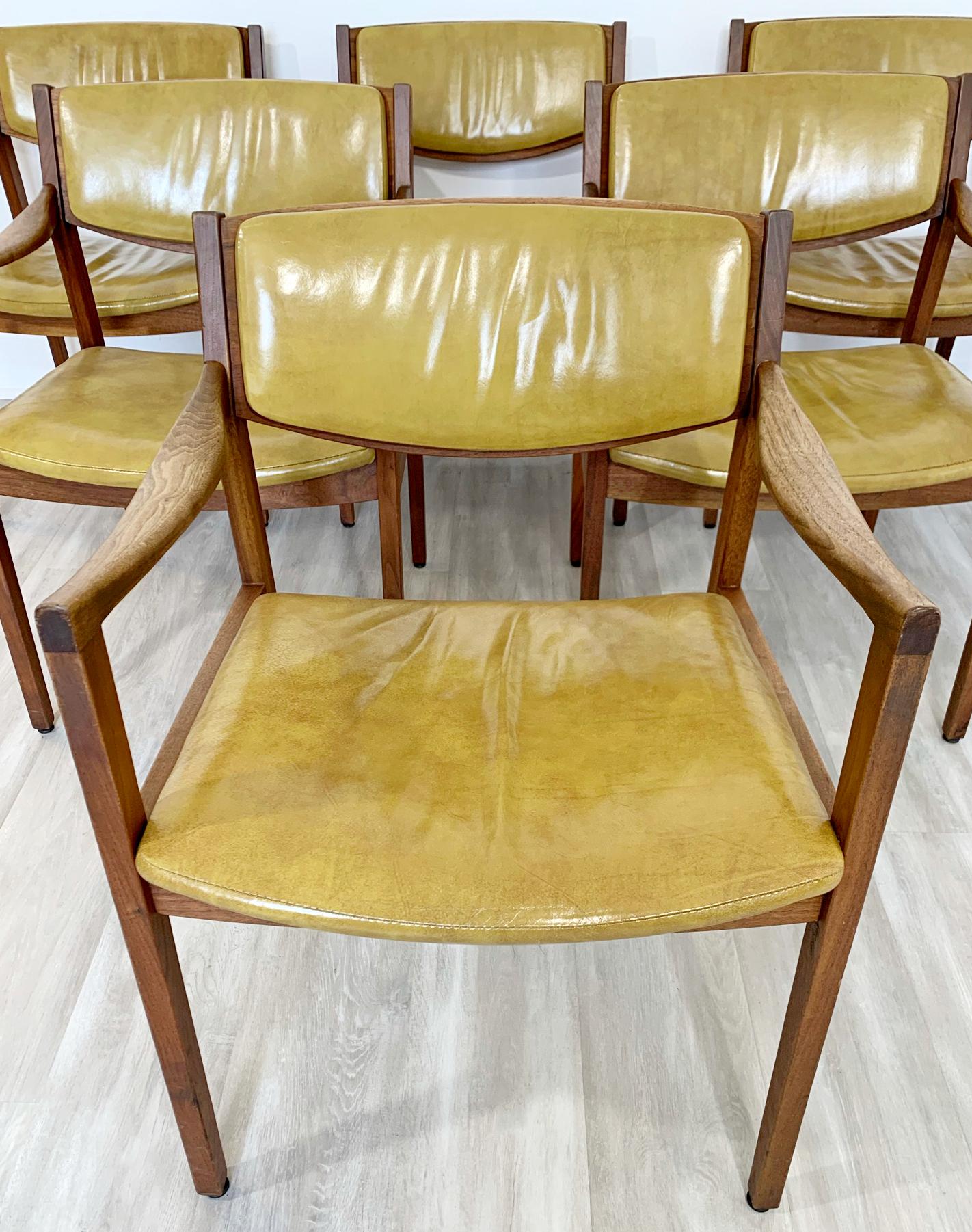 American Mid-Century Modern Gunlocke Set of 6 Walnut Vinyl Dining Chairs 1970s Risom Era