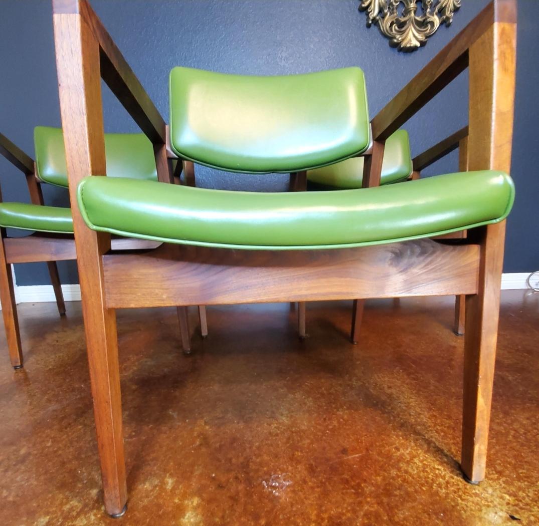 Mid Century Modern Gunlocke Walnut Armchairs - Set of 3 In Good Condition For Sale In Waxahachie, TX