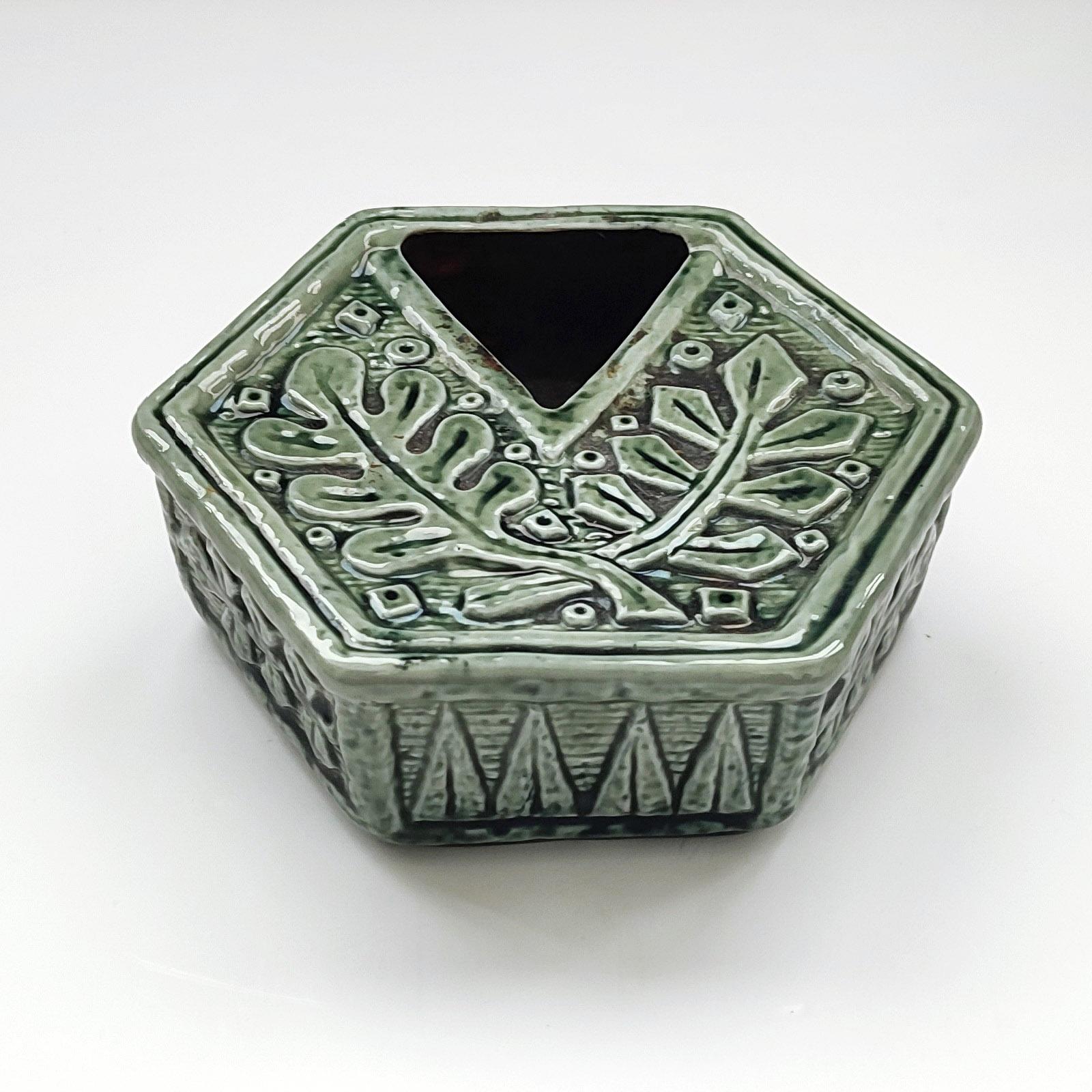 Mid-Century Modern Gunnar Nylund Ceramic Bowl/Ashtray for Rörstrand, Sweden (Schwedisch) im Angebot