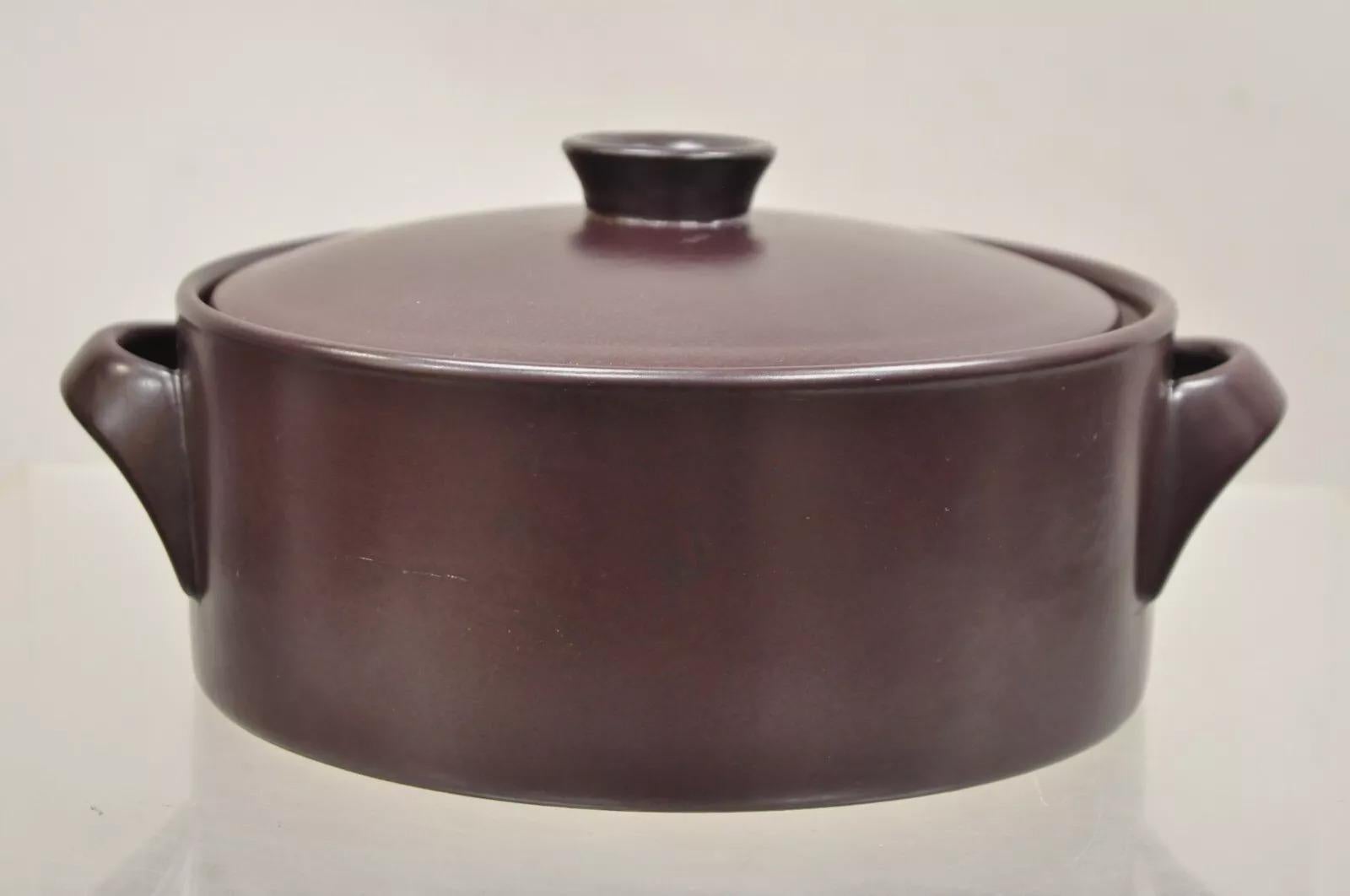 Pot couvert en grès brun Gustavsberg Flameldfast Terma #6. Circa Mid 20th Century. Dimensions : 5