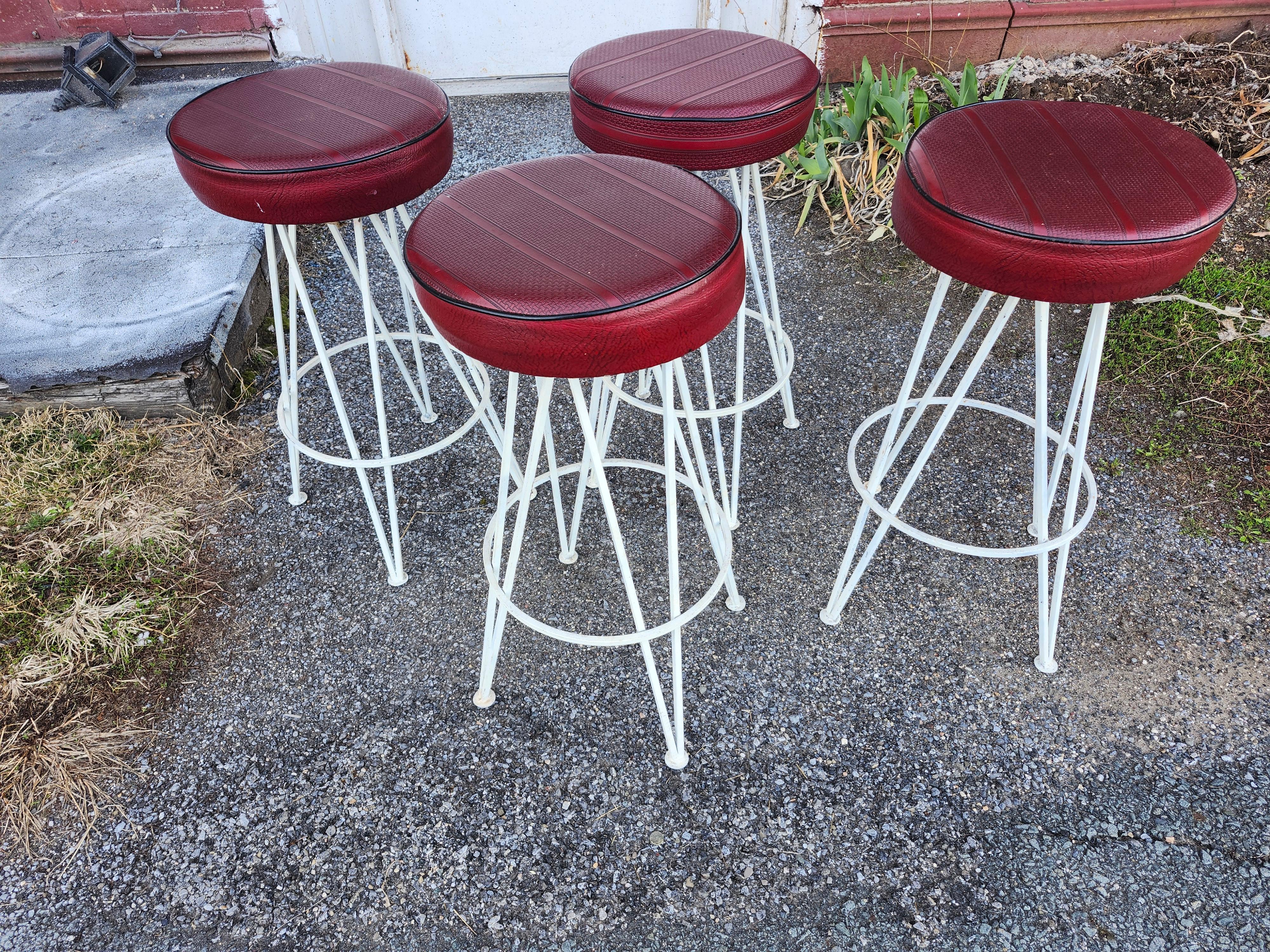Tabourets de bar pivotants en fer en épingle à cheveux The Modernity C1955 en vente 1