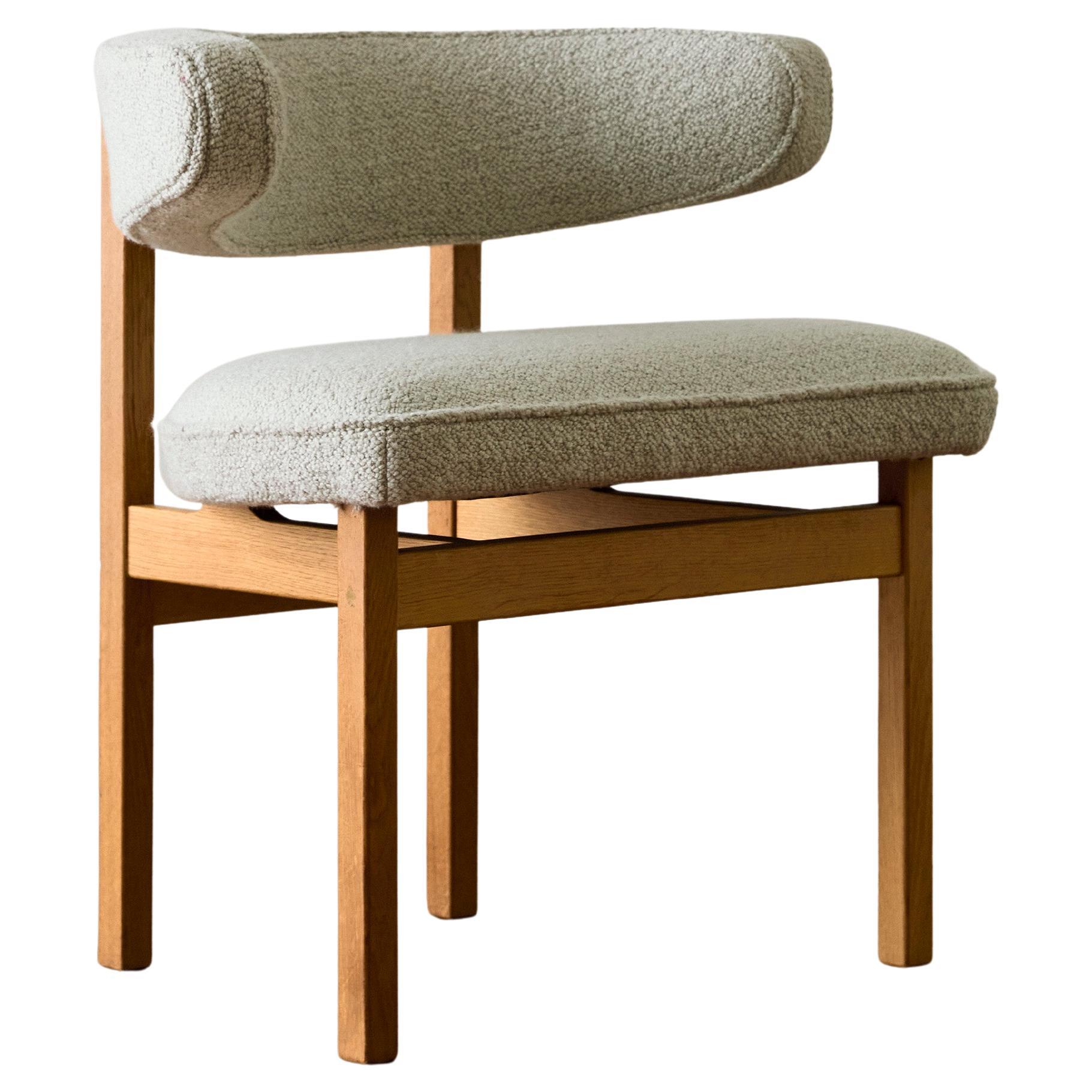 Chaise d'appoint demi-lune mi-siècle moderne en vente