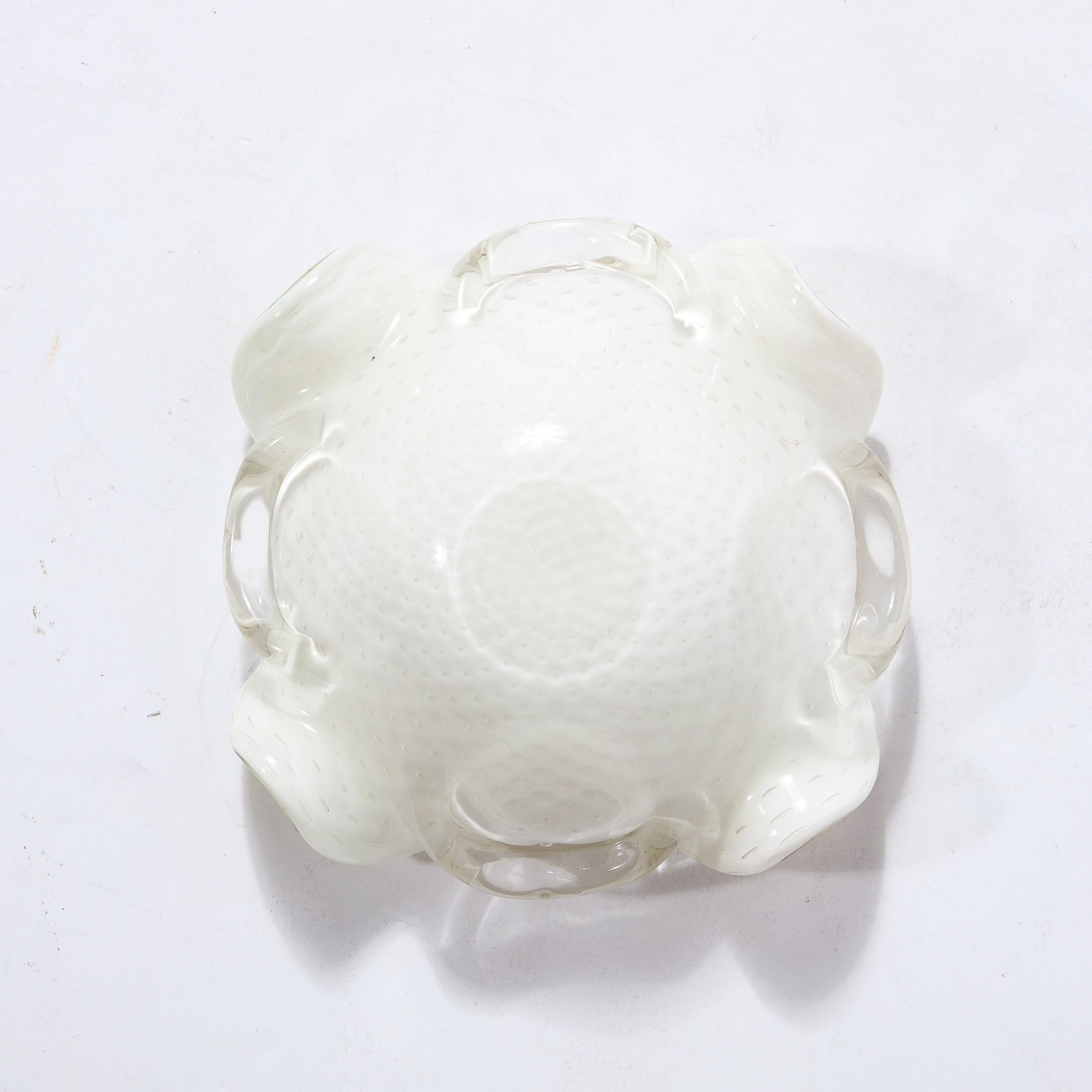 Moderne mundgeblasene skulpturale mehrfarbige Dekoschale aus Muranoglas, Mid-Century Modern im Zustand „Hervorragend“ im Angebot in New York, NY