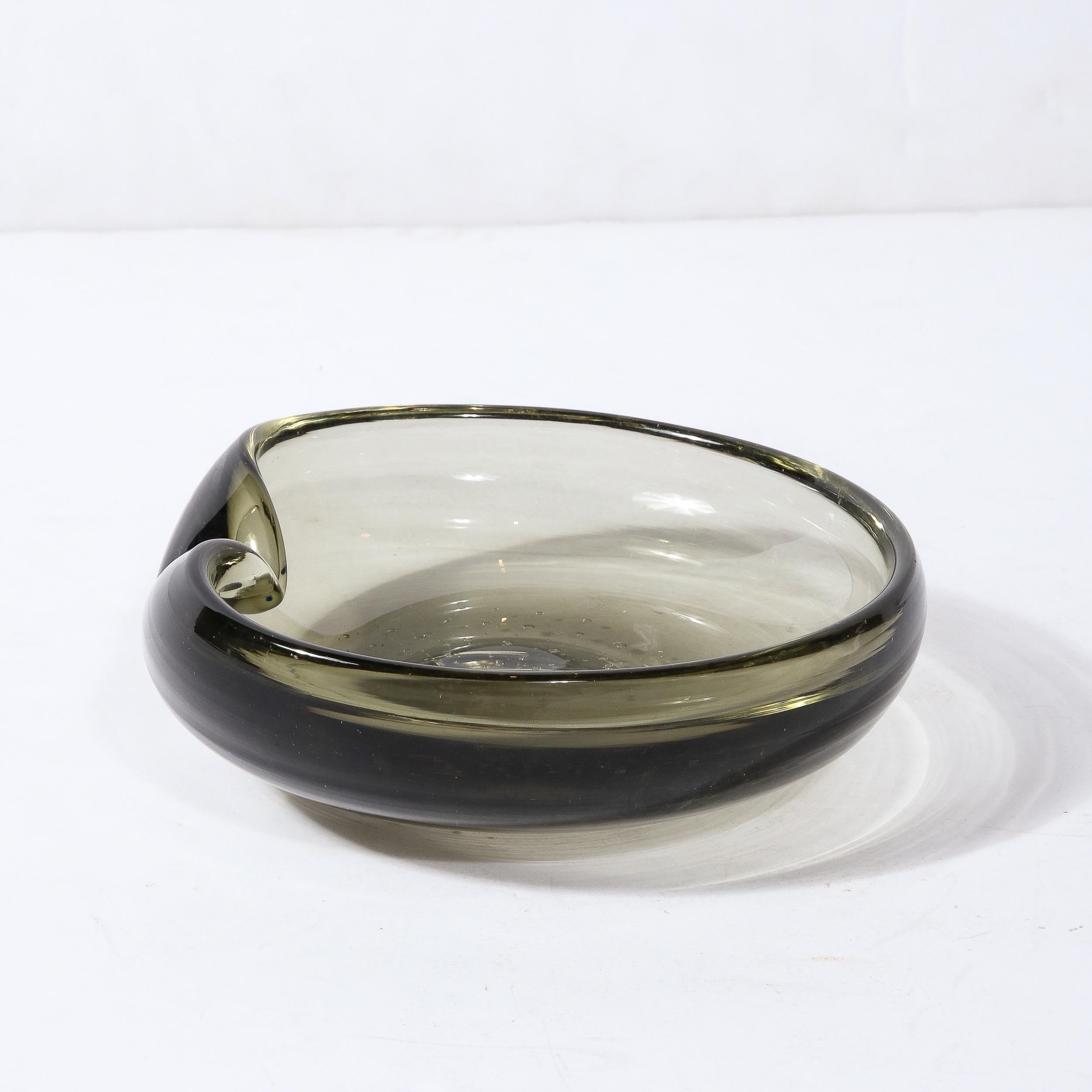 Bol/plat en verre de Murano fumé, soufflé à la main, moderne du milieu du siècle en vente 3