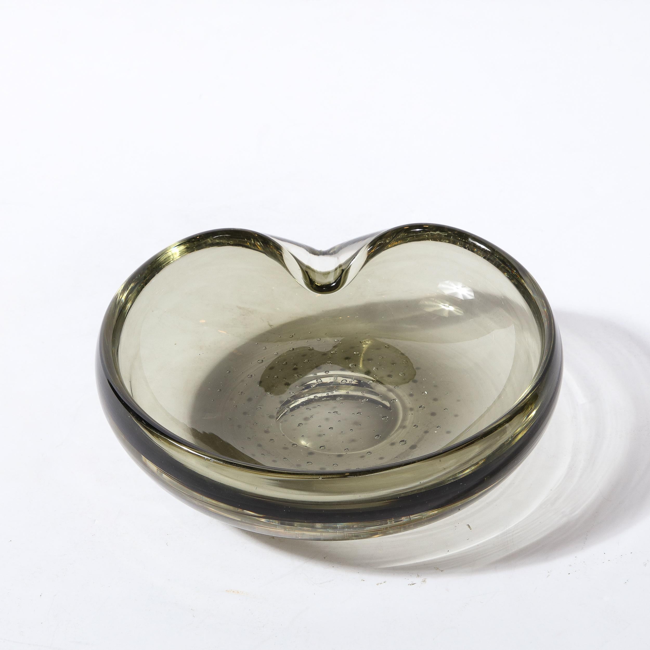 Bol/plat en verre de Murano fumé, soufflé à la main, moderne du milieu du siècle en vente 1
