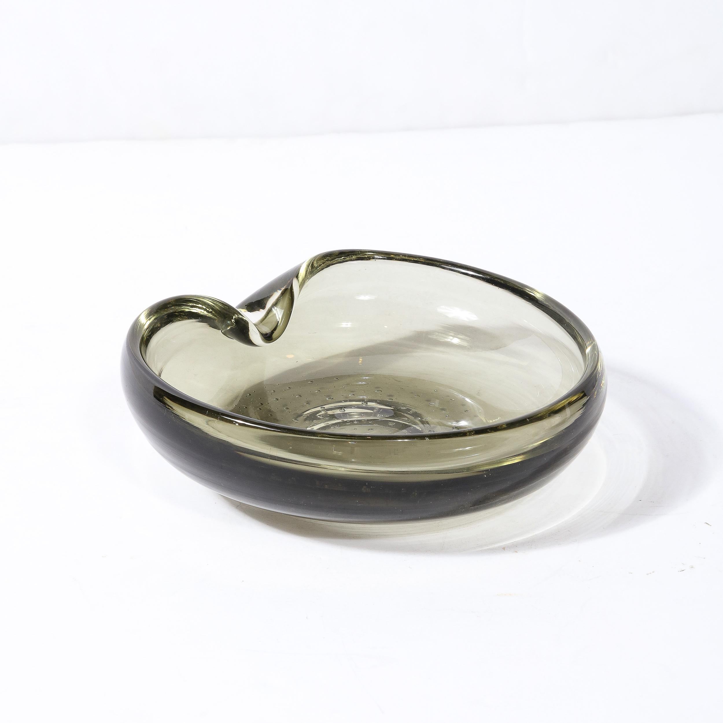 Bol/plat en verre de Murano fumé, soufflé à la main, moderne du milieu du siècle en vente 2