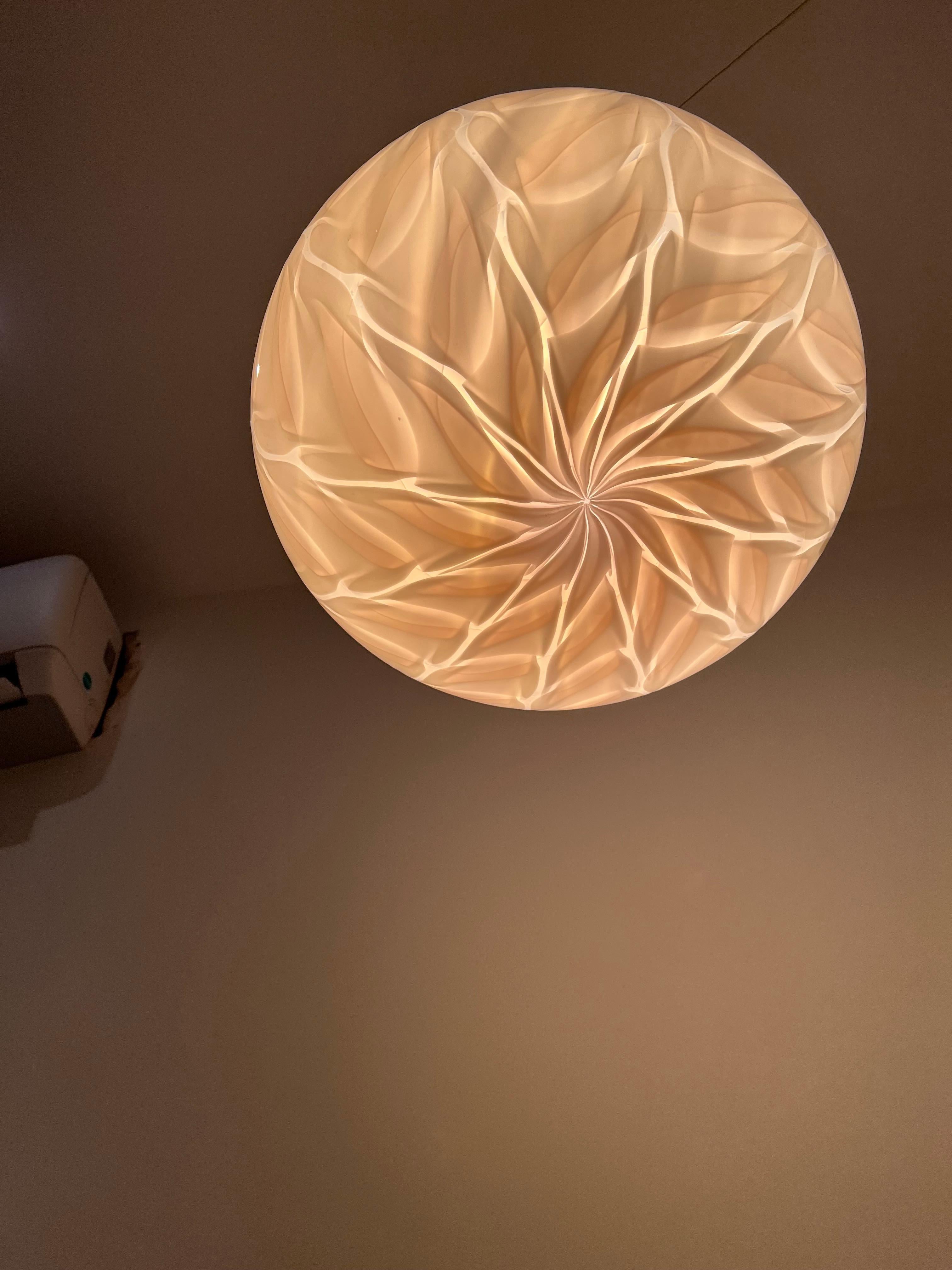 Mid-Century Modern Hand blown Sphere Pendant Light in Murano Glass, Italy 1970 For Sale 3