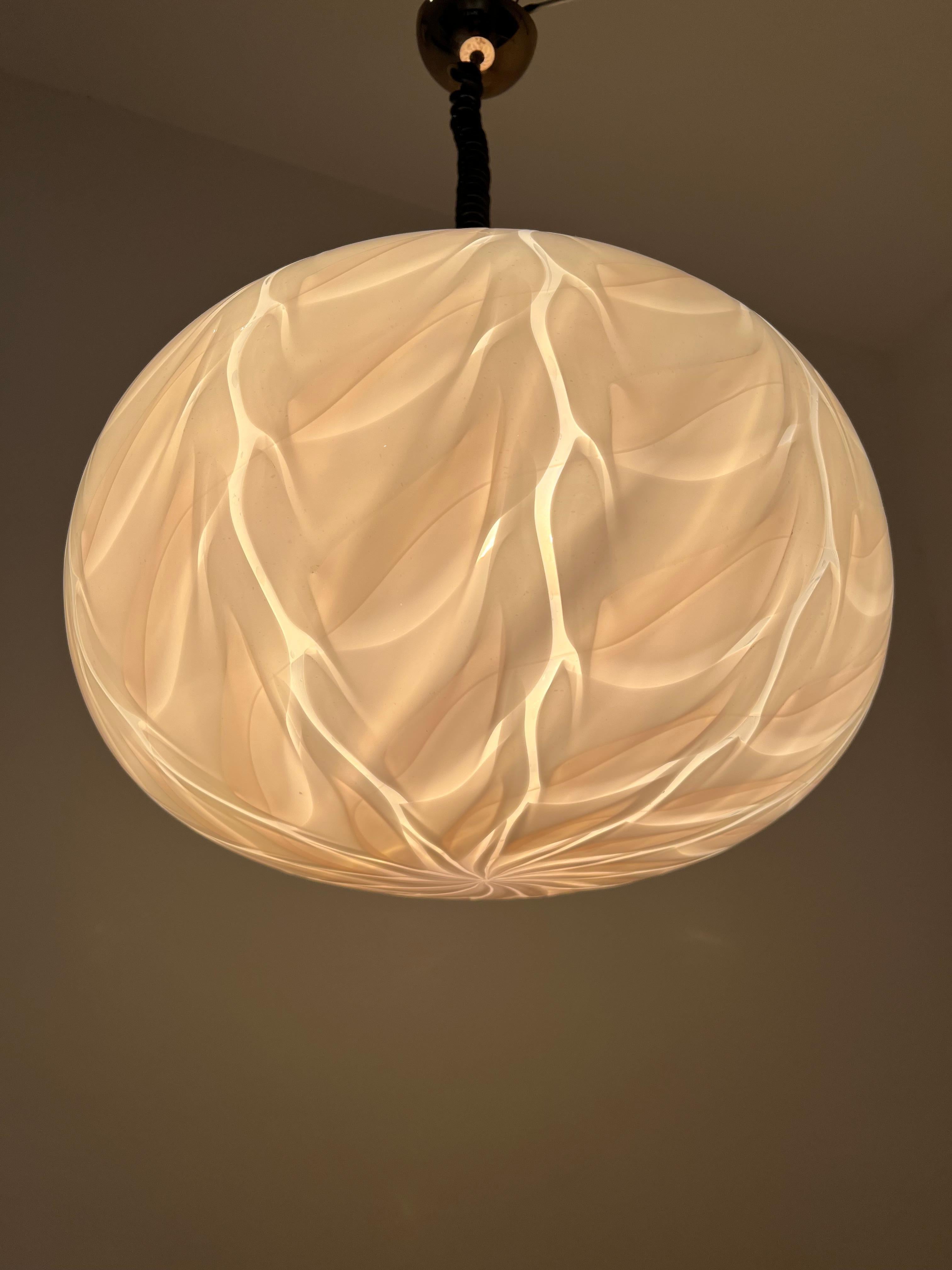 Mid-Century Modern Hand blown Sphere Pendant Light in Murano Glass, Italy 1970 For Sale 2