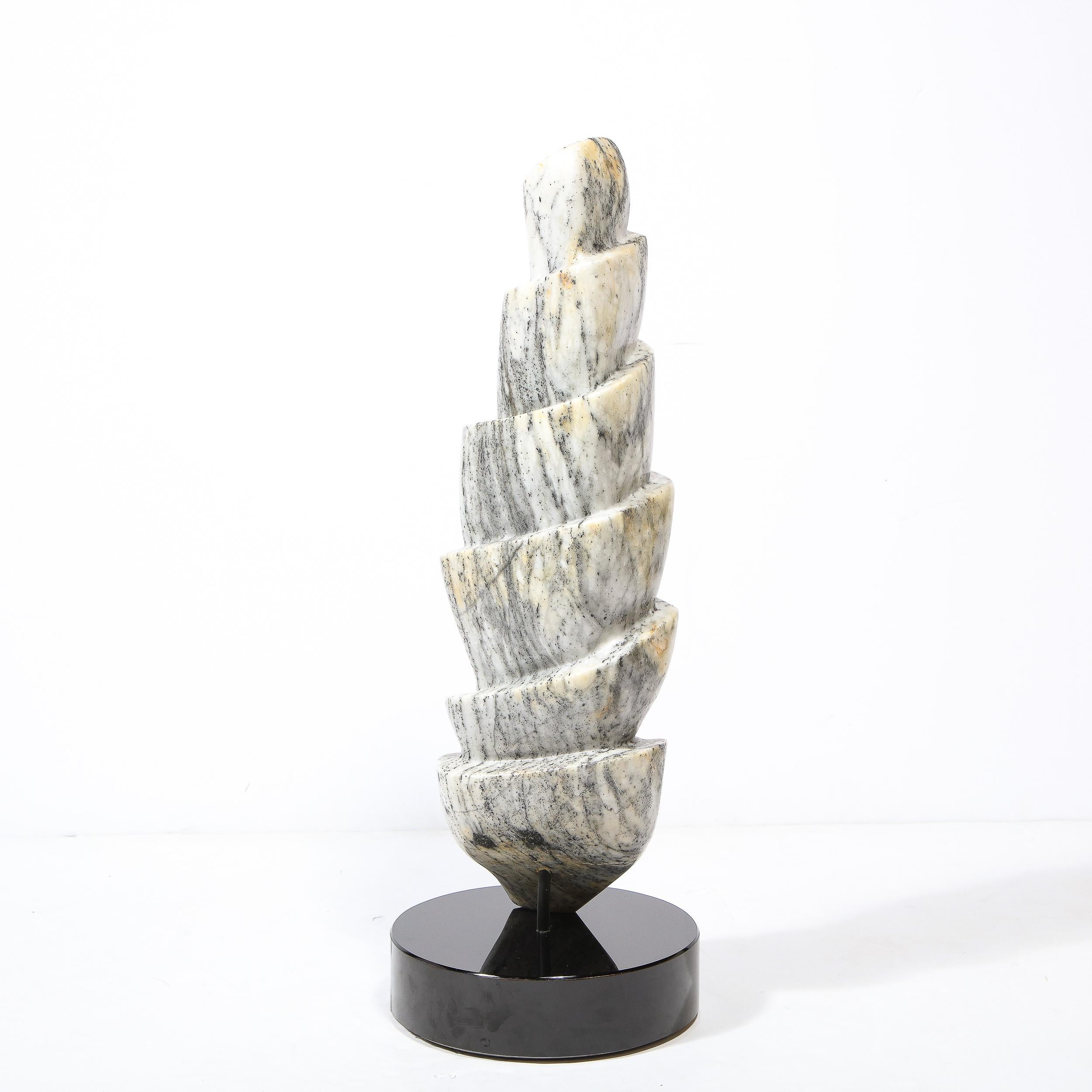 Sculpture en granit de Grisaille sculptée à la main, mi-siècle moderne en vente 1