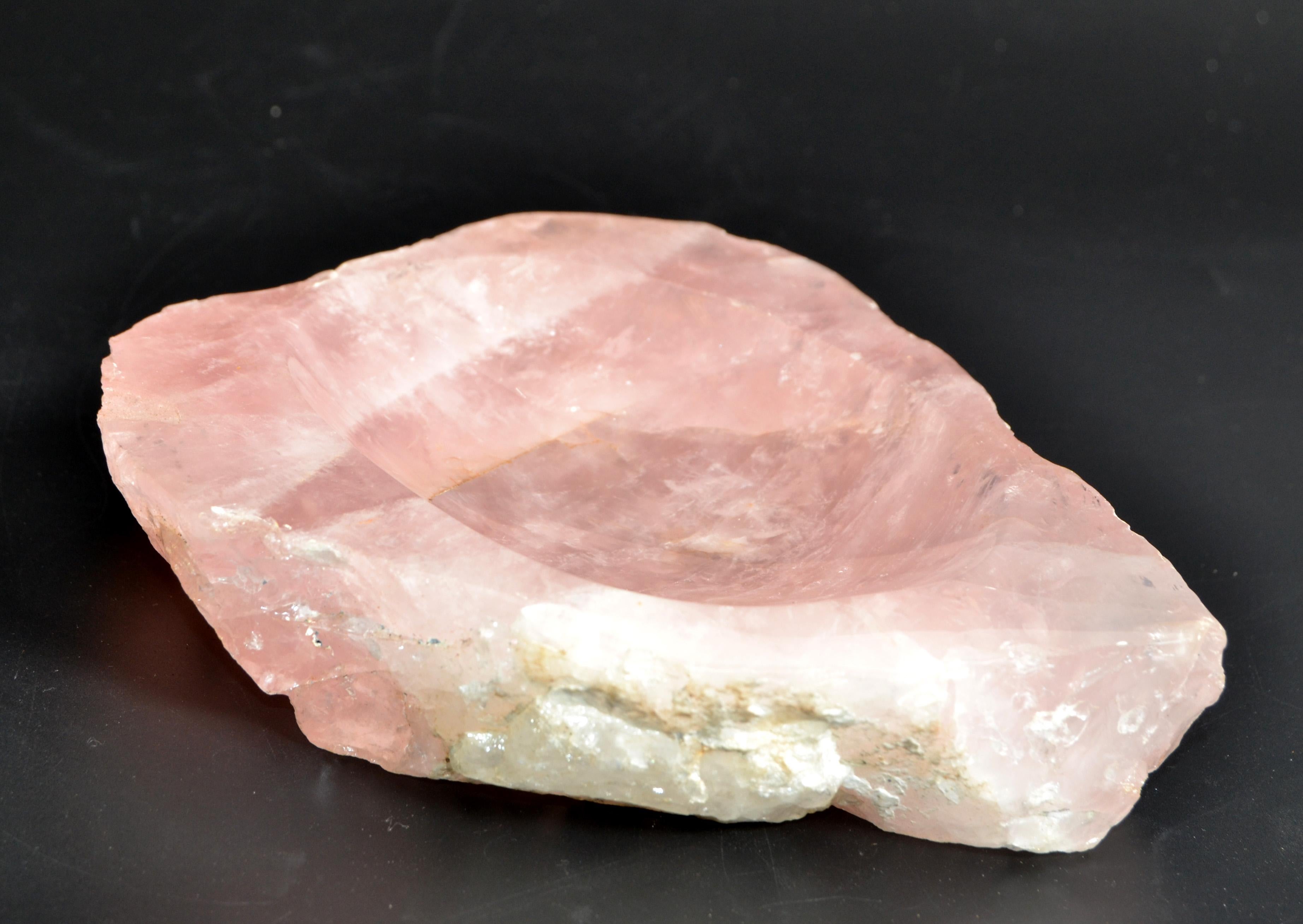 Late 20th Century Mid-Century Modern Hand Carved Pink Rock Crystal Catchall Bowl Vide Poche, 1970 For Sale