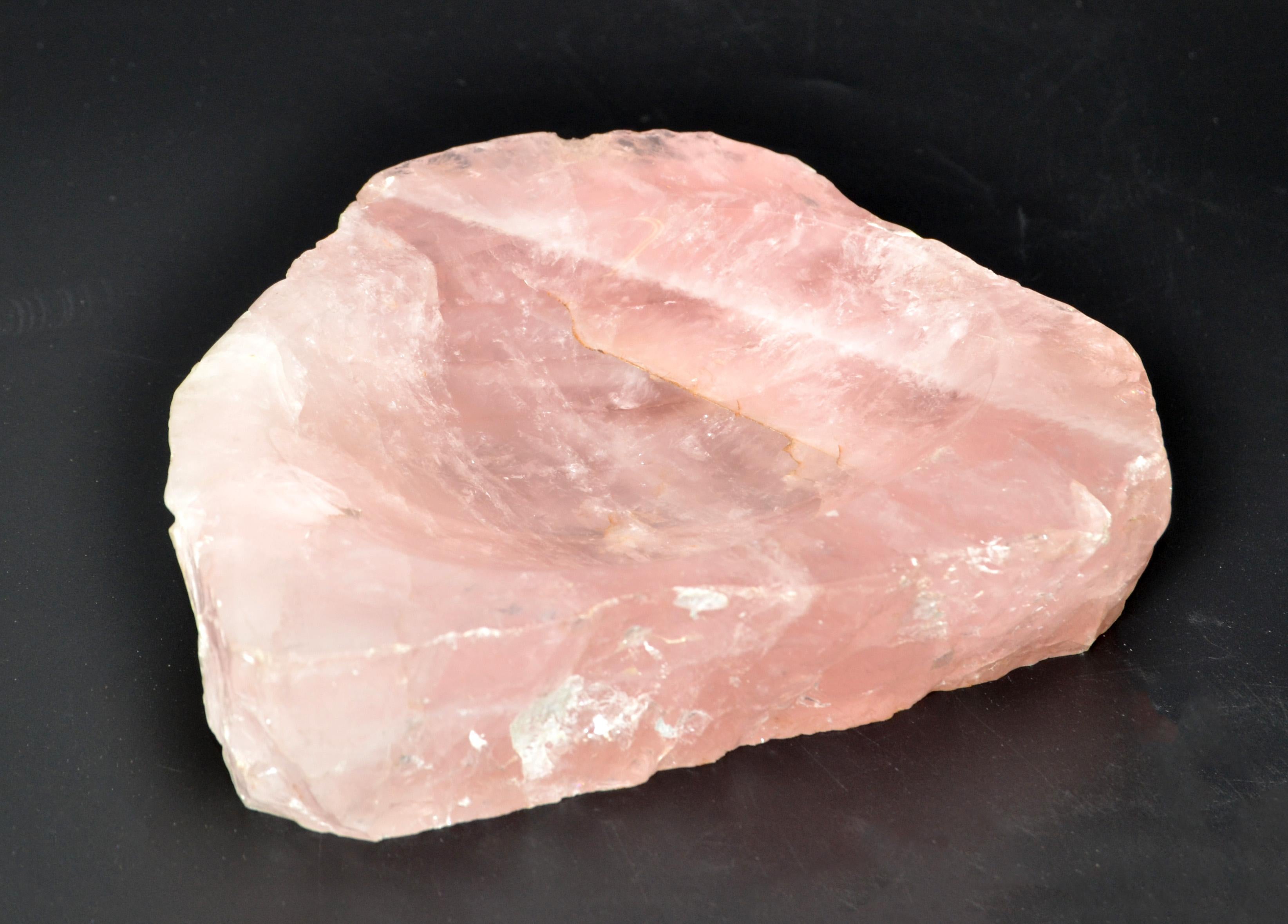 Fin du 20e siècle Bol vide-poche en cristal de roche rose sculpté à la main The Moderns, 1970 en vente