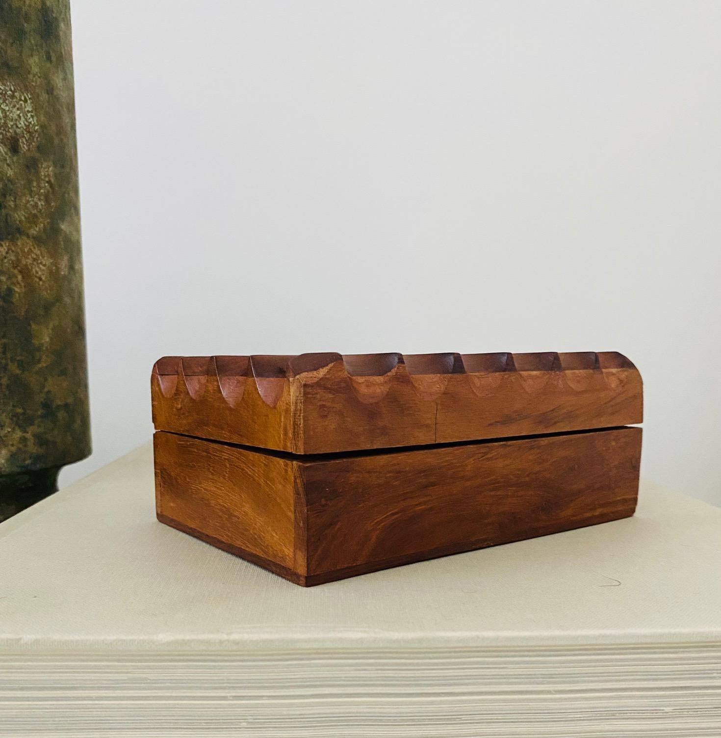 Mid-Century Modern Hand Carved Trinket Box in Walnut Wood, Denmark, c. 1960 5