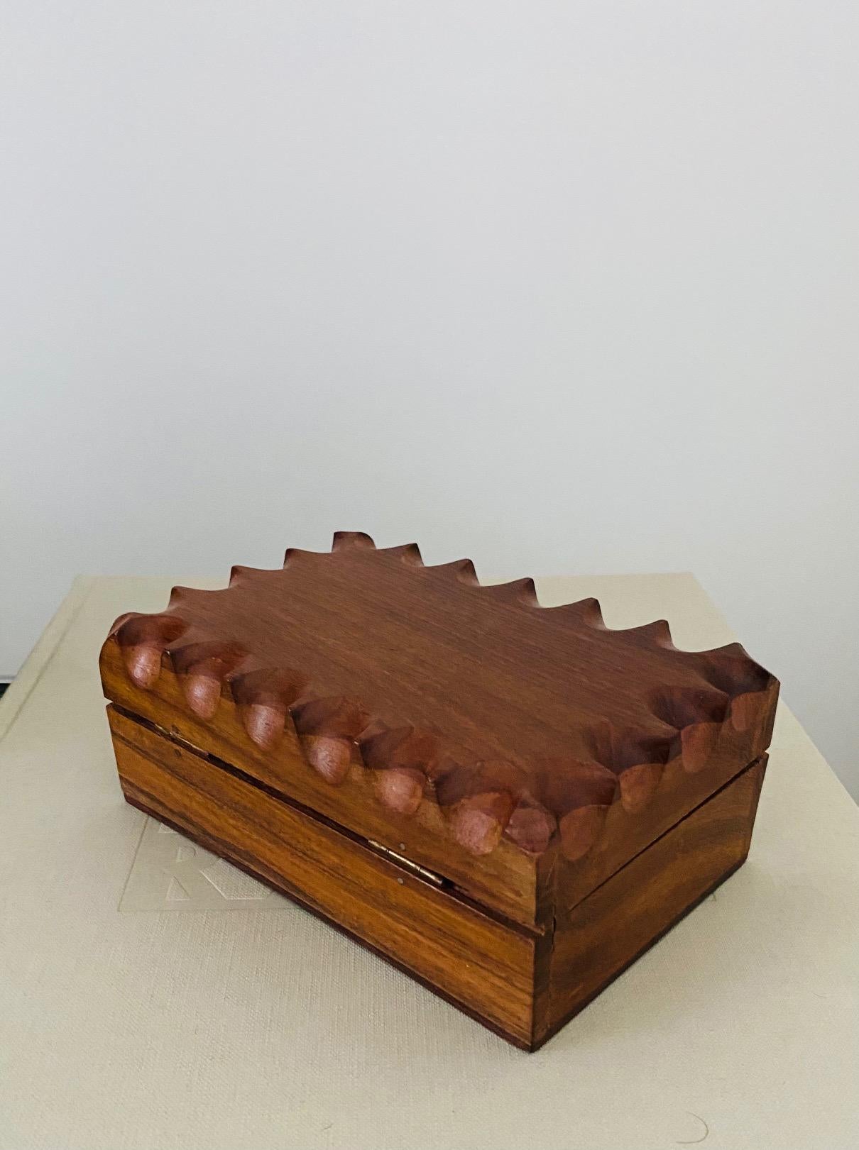 Mid-Century Modern Hand Carved Trinket Box in Walnut Wood, Denmark, c. 1960 6