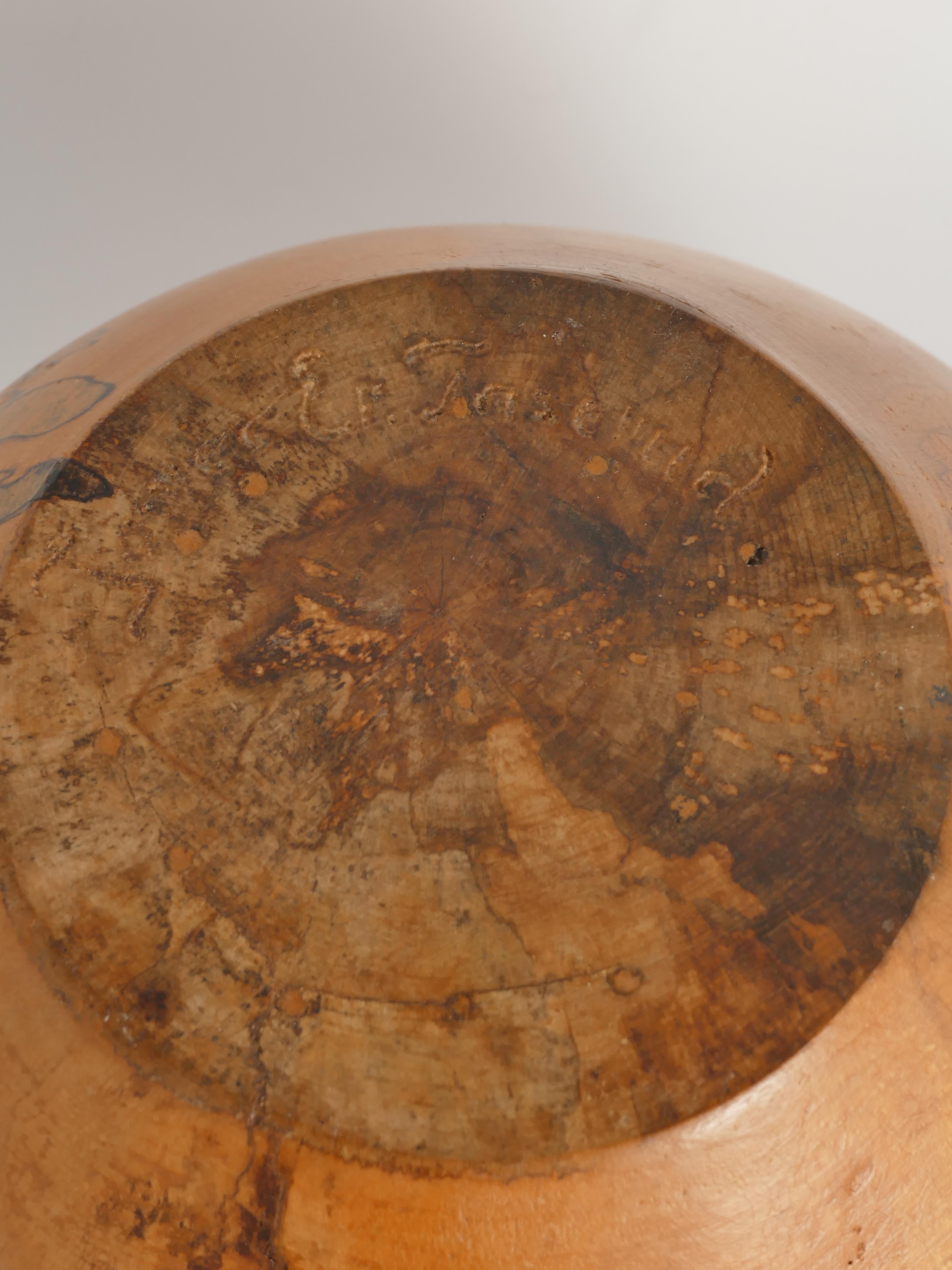 Bol en bois sculpté à la main, James Eriksson, Tasserud Suède, 1970 en vente 3