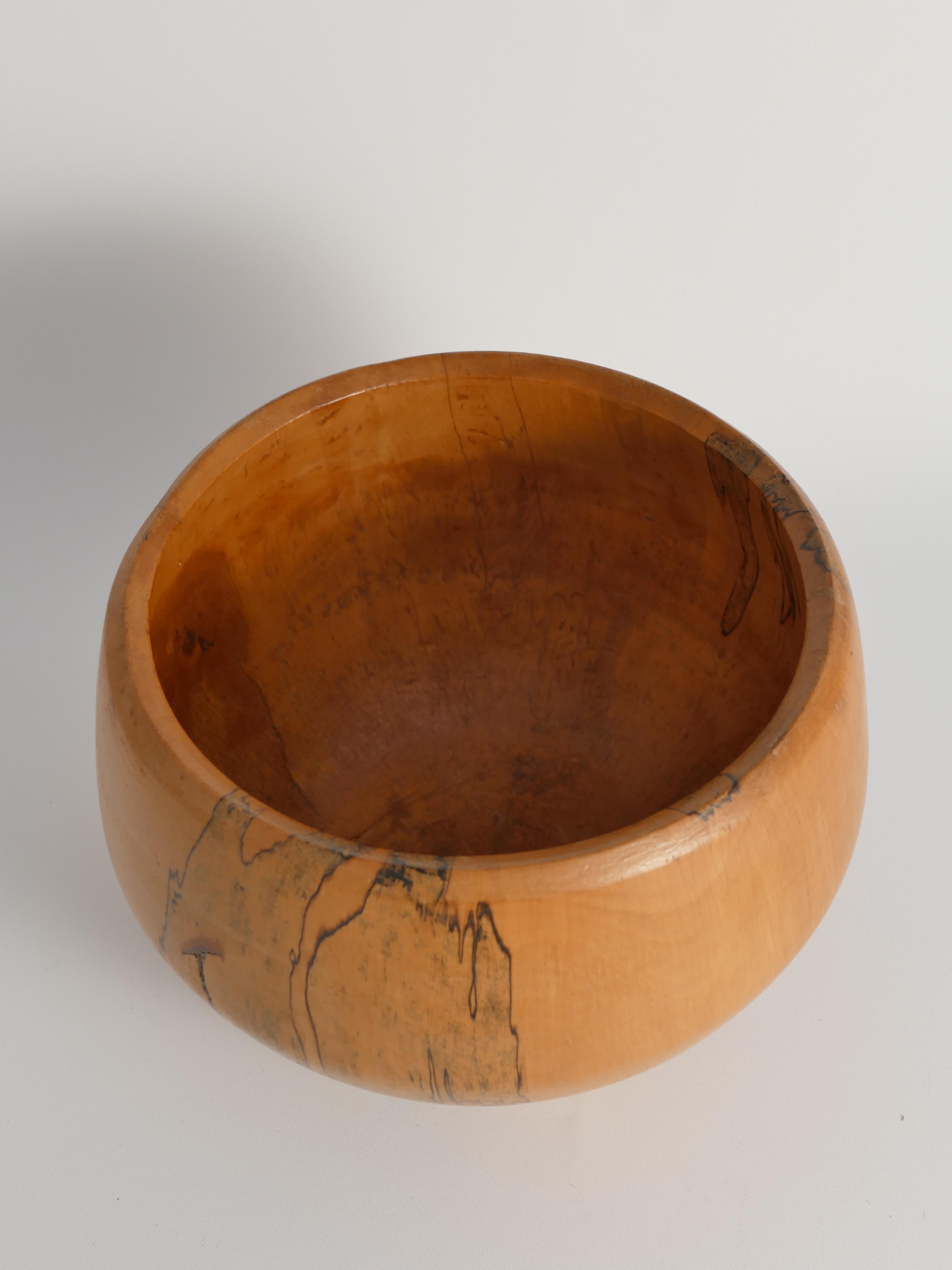 Bol en bois sculpté à la main, James Eriksson, Tasserud Suède, 1970 en vente 5