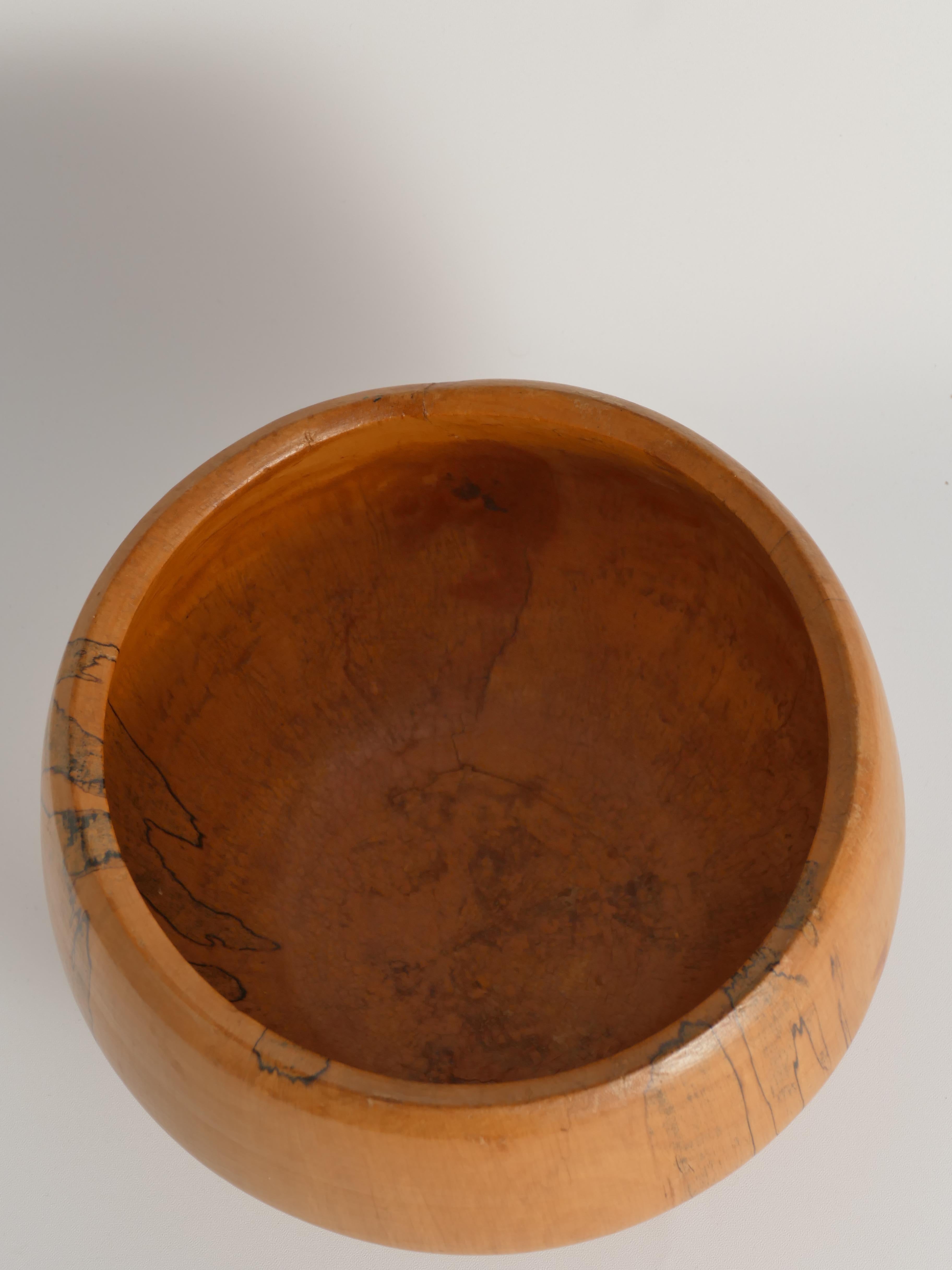 Bol en bois sculpté à la main, James Eriksson, Tasserud Suède, 1970 en vente 1