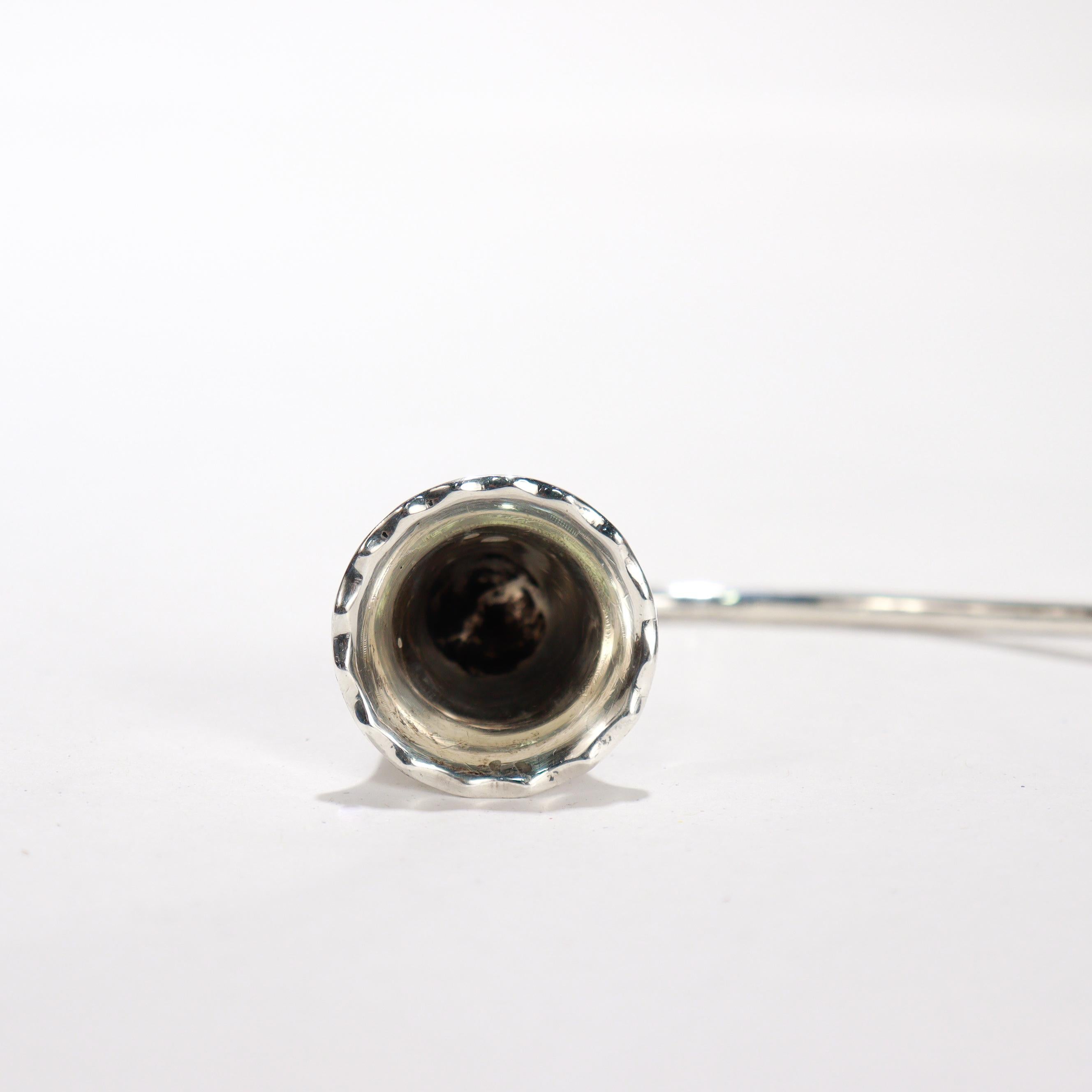 Candeliere in argento martellato a mano in stile Mid-Century Modern con manico in Wood in vendita 3