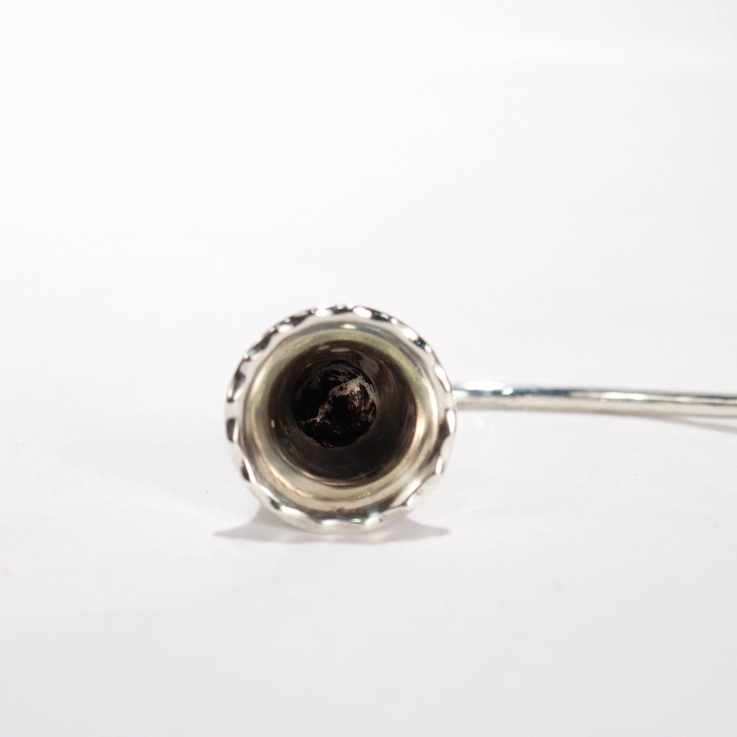 Candeliere in argento martellato a mano in stile Mid-Century Modern con manico in Wood in vendita 4