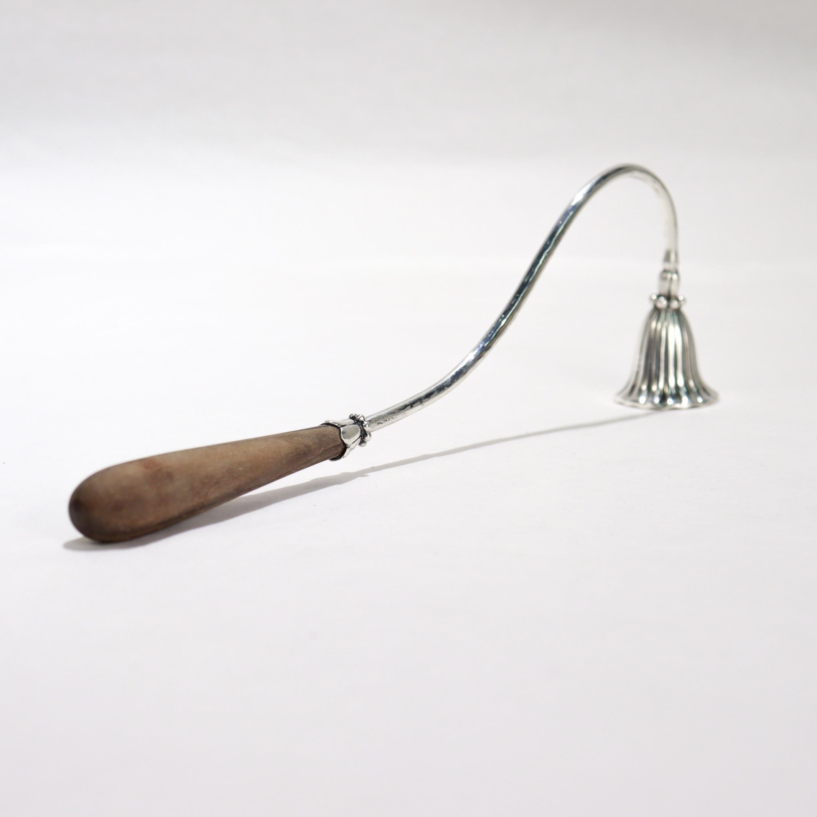 XX secolo Candeliere in argento martellato a mano in stile Mid-Century Modern con manico in Wood in vendita