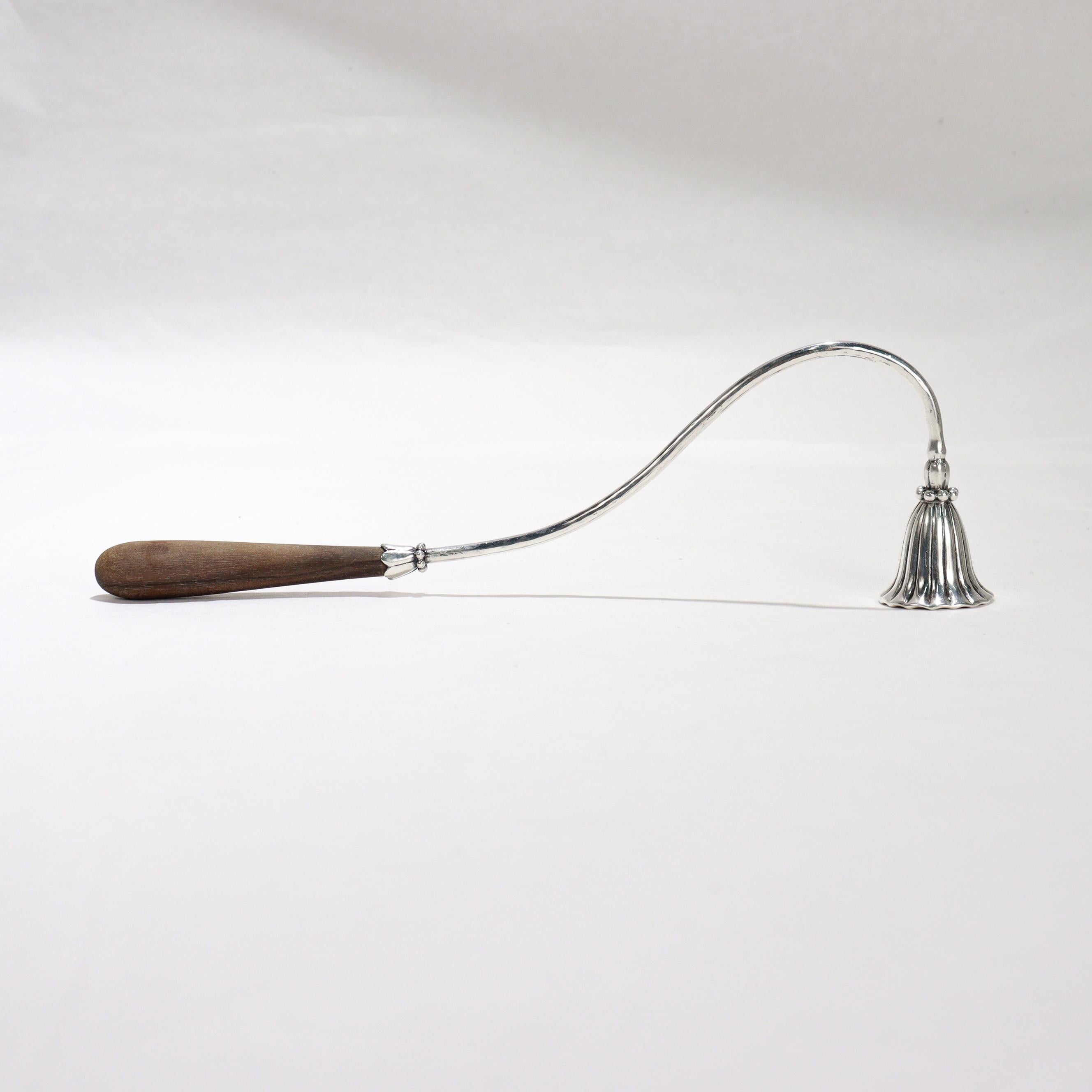 Argento 925 Candeliere in argento martellato a mano in stile Mid-Century Modern con manico in Wood in vendita