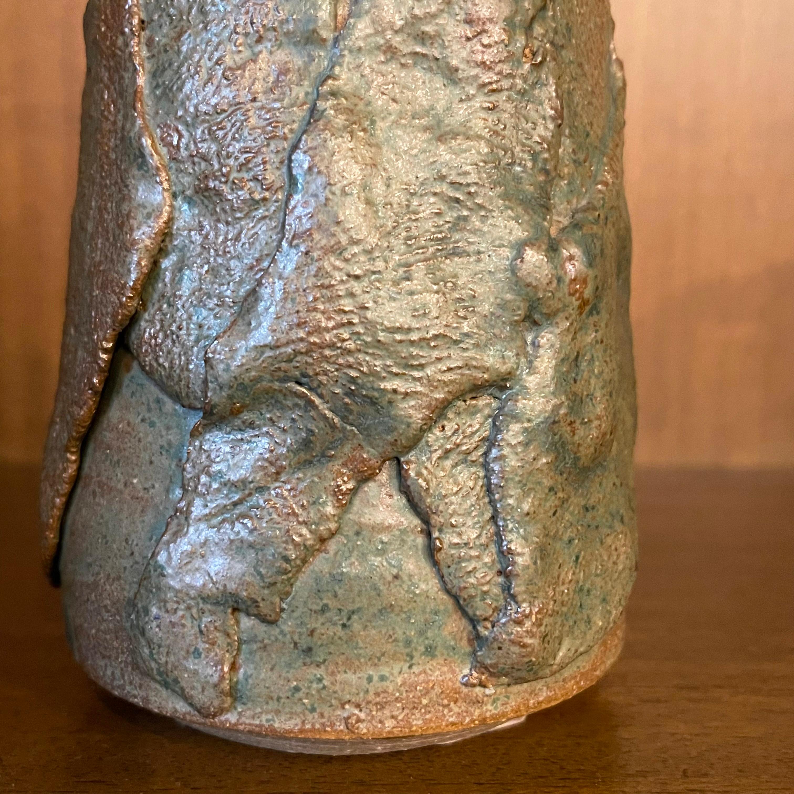 20ième siècle Vase en poterie d'art abstrait, fait à la main, The Moderns Moderns  en vente