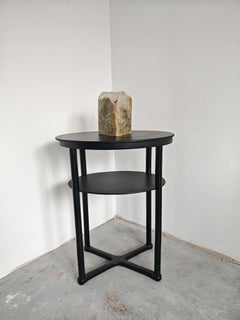 Vaso in ceramica fatto a mano della metà del secolo scorso con base triangolare, Jugoslavia anni '80
