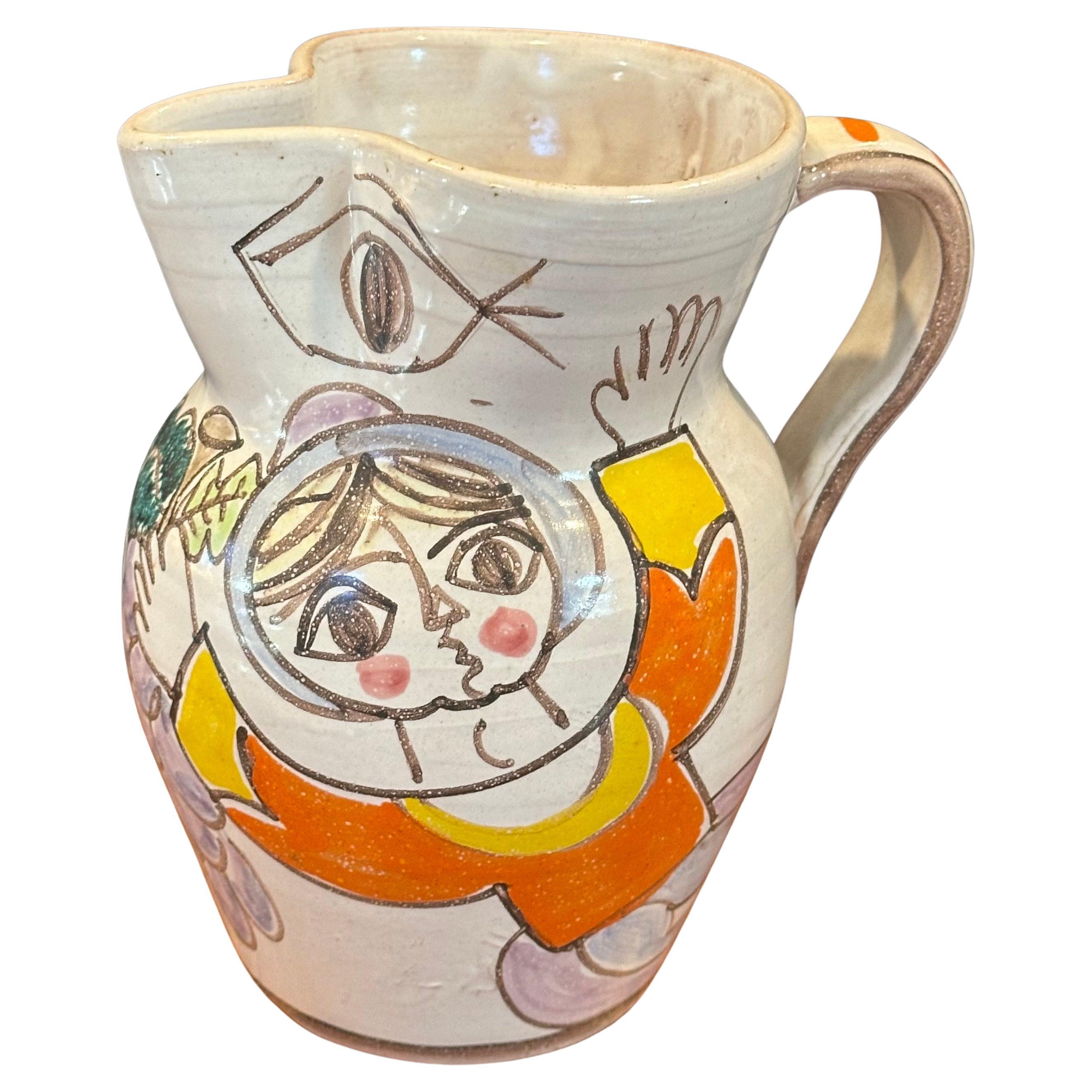 Magnifique pichet à sangria en céramique peint à la main par Giovanni DeSimone, circa 1970.  Cette pièce artisanale a été fabriquée en Italie et mesure 7 