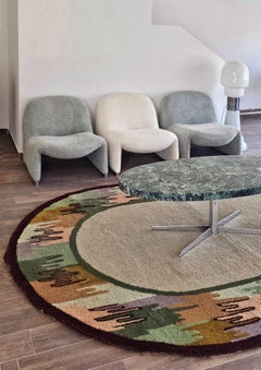 Handgetufteter ovaler Teppich in erdfarbenen Farben aus 100 % Wolle, Mid-Century Modern