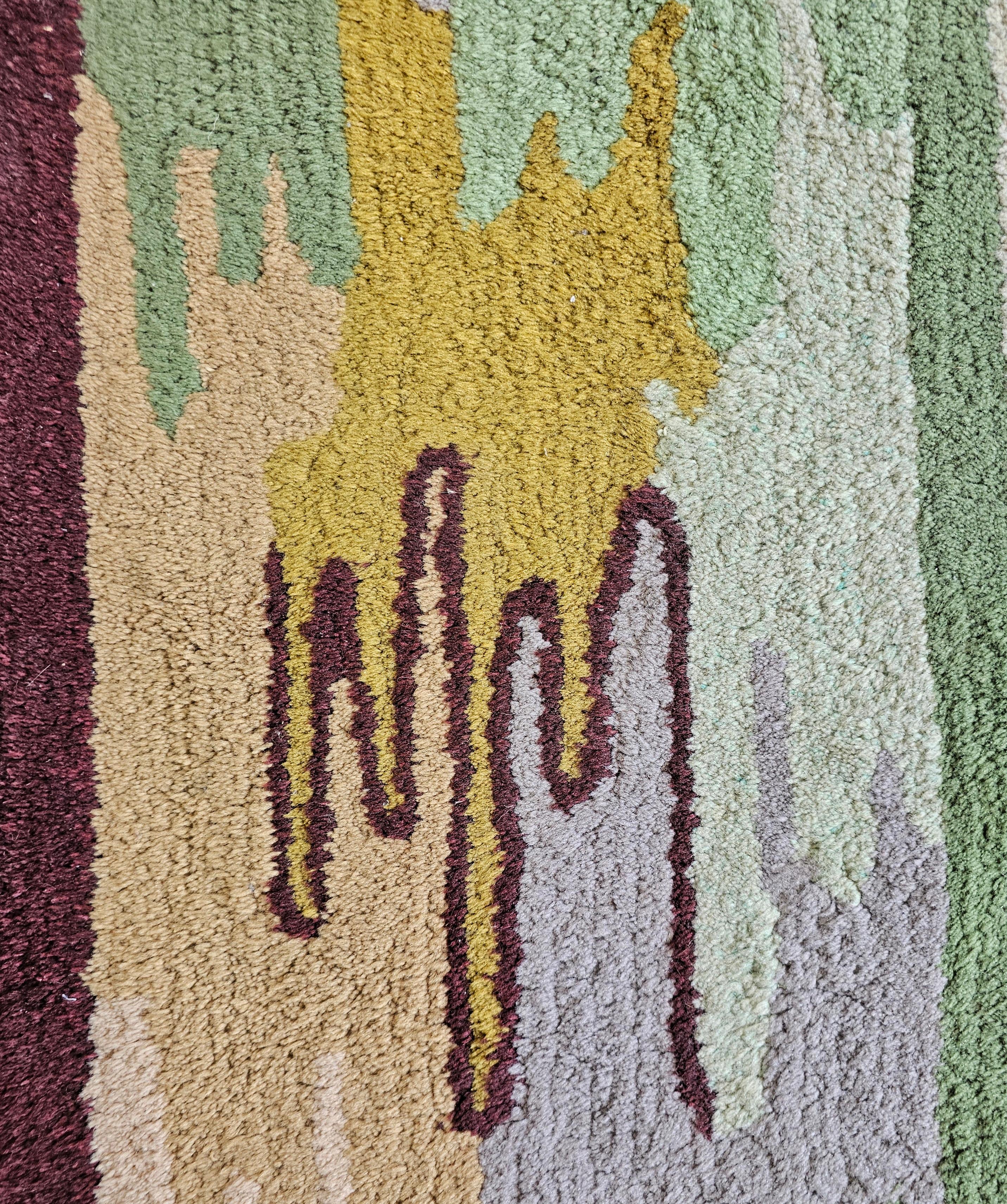 Handgetufteter ovaler Teppich in erdfarbenen Farben aus 100 % Wolle, Mid-Century Modern im Zustand „Gut“ im Angebot in Beograd, RS