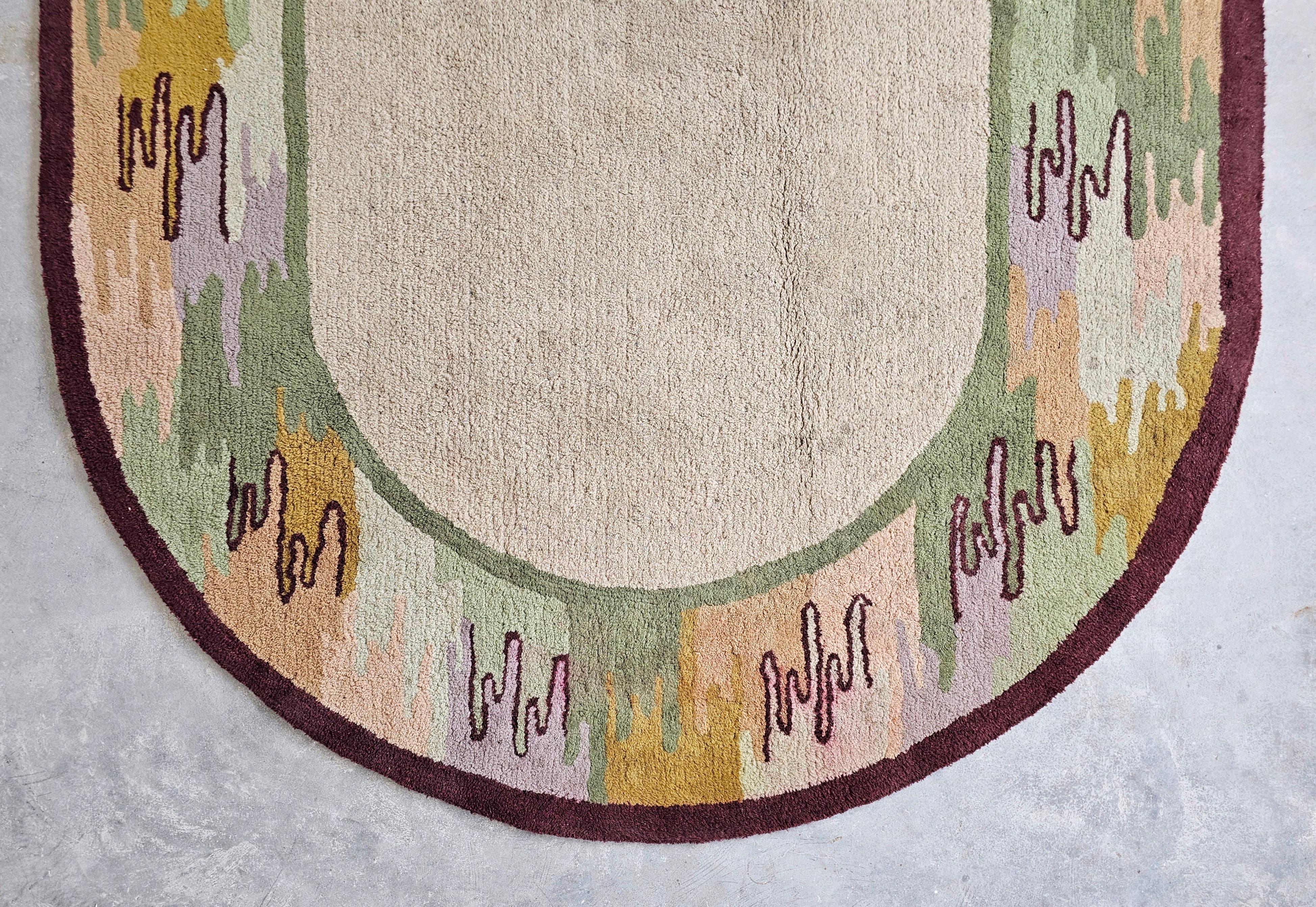 Handgetufteter ovaler Teppich in erdfarbenen Farben aus 100 % Wolle, Mid-Century Modern im Angebot 3