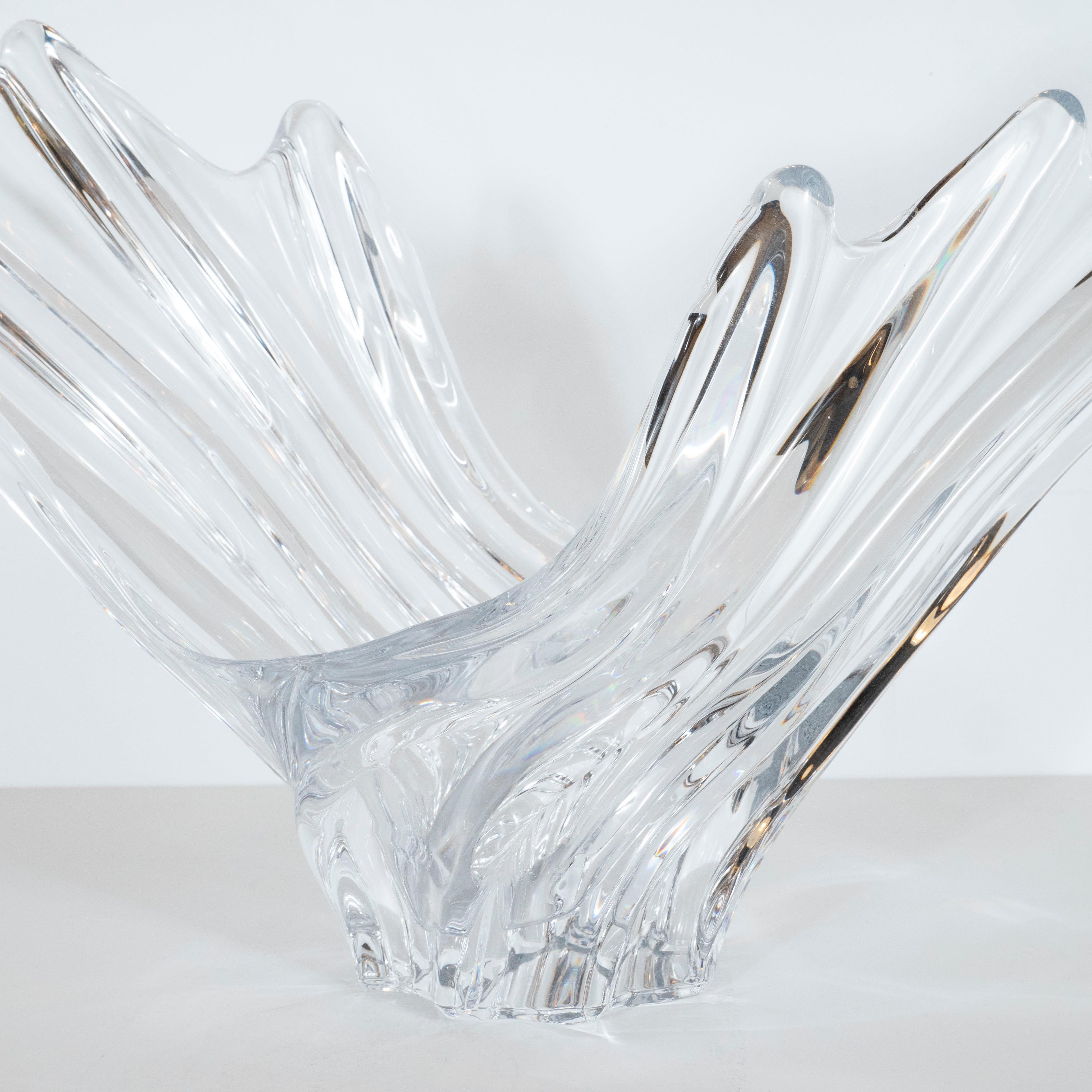 This dynamic and elegant Mid-Century Modern crystal centrepiece bowl was hand blown in France by Art Vannes, circa 1960. Suggesting a stylized 