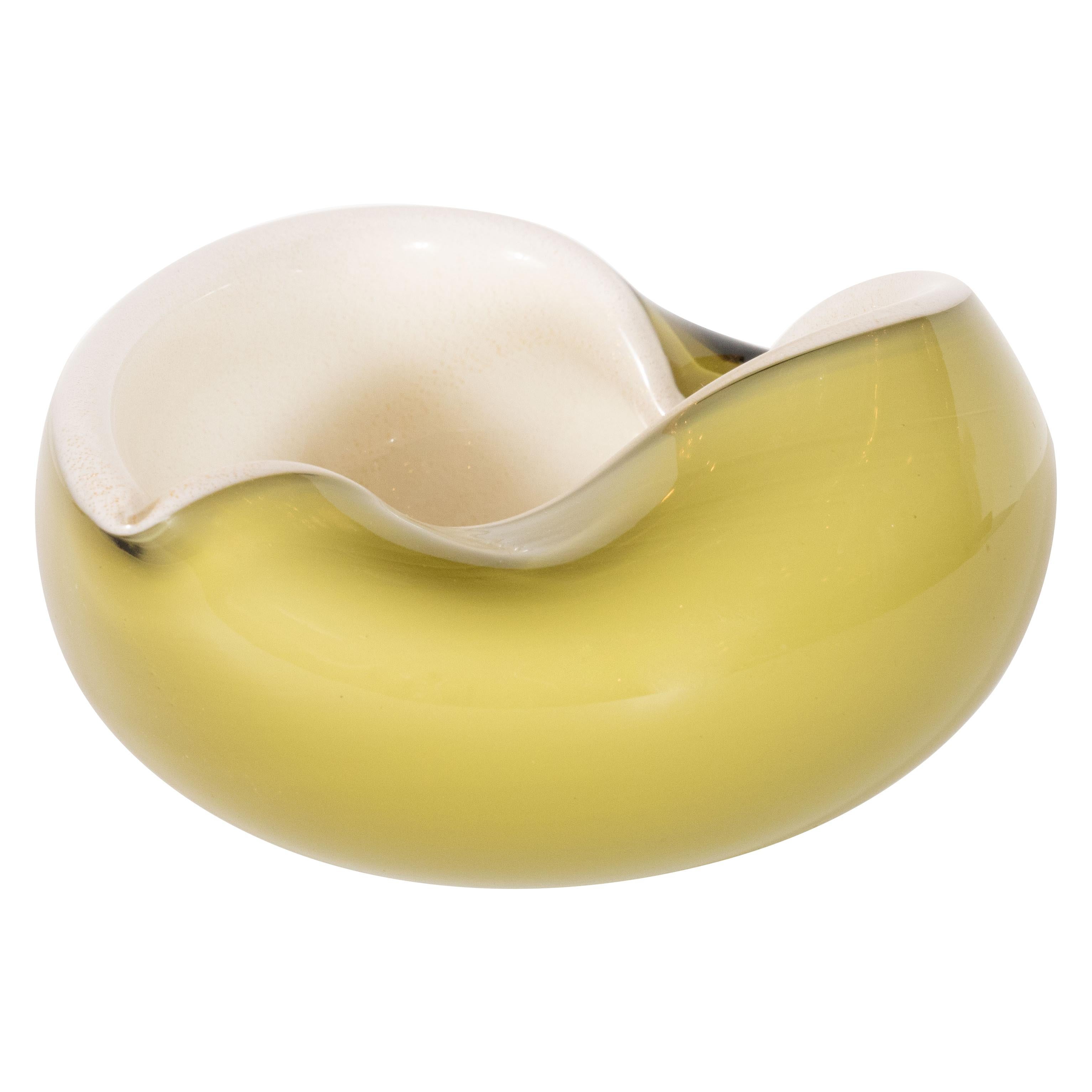 Mid-Century Modern Handblown Murano Moss and Pearlescent Glass Bowl In Excellent Condition In New York, NY