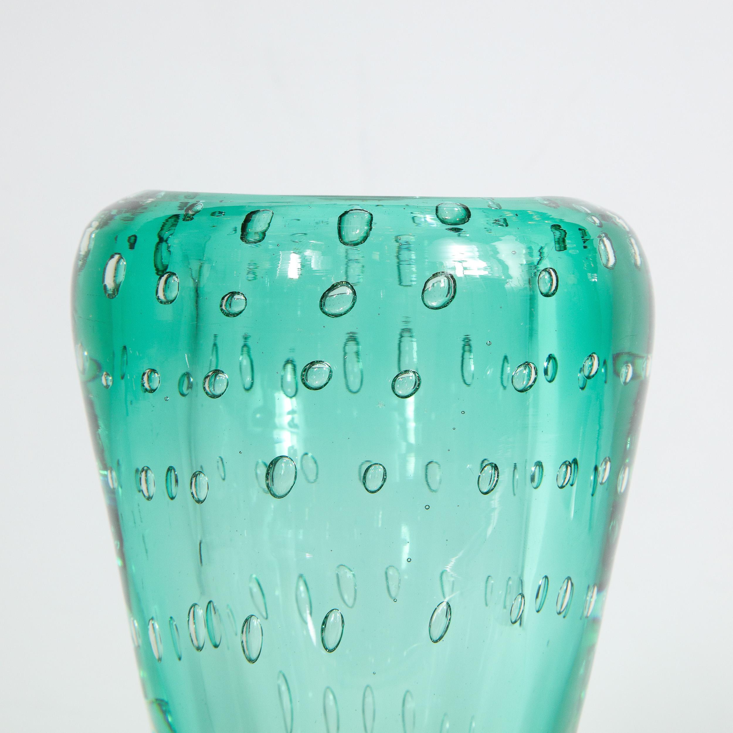 Vaso di Murano traslucido e soffiato a mano della metà del secolo scorso con murini trasparenti in vendita 4