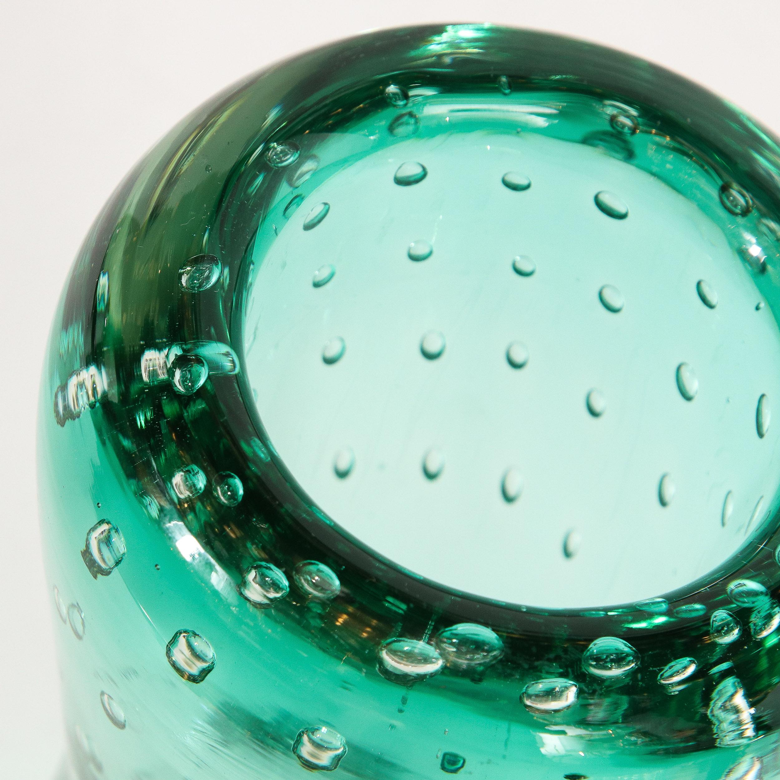 Vaso di Murano traslucido e soffiato a mano della metà del secolo scorso con murini trasparenti in vendita 8
