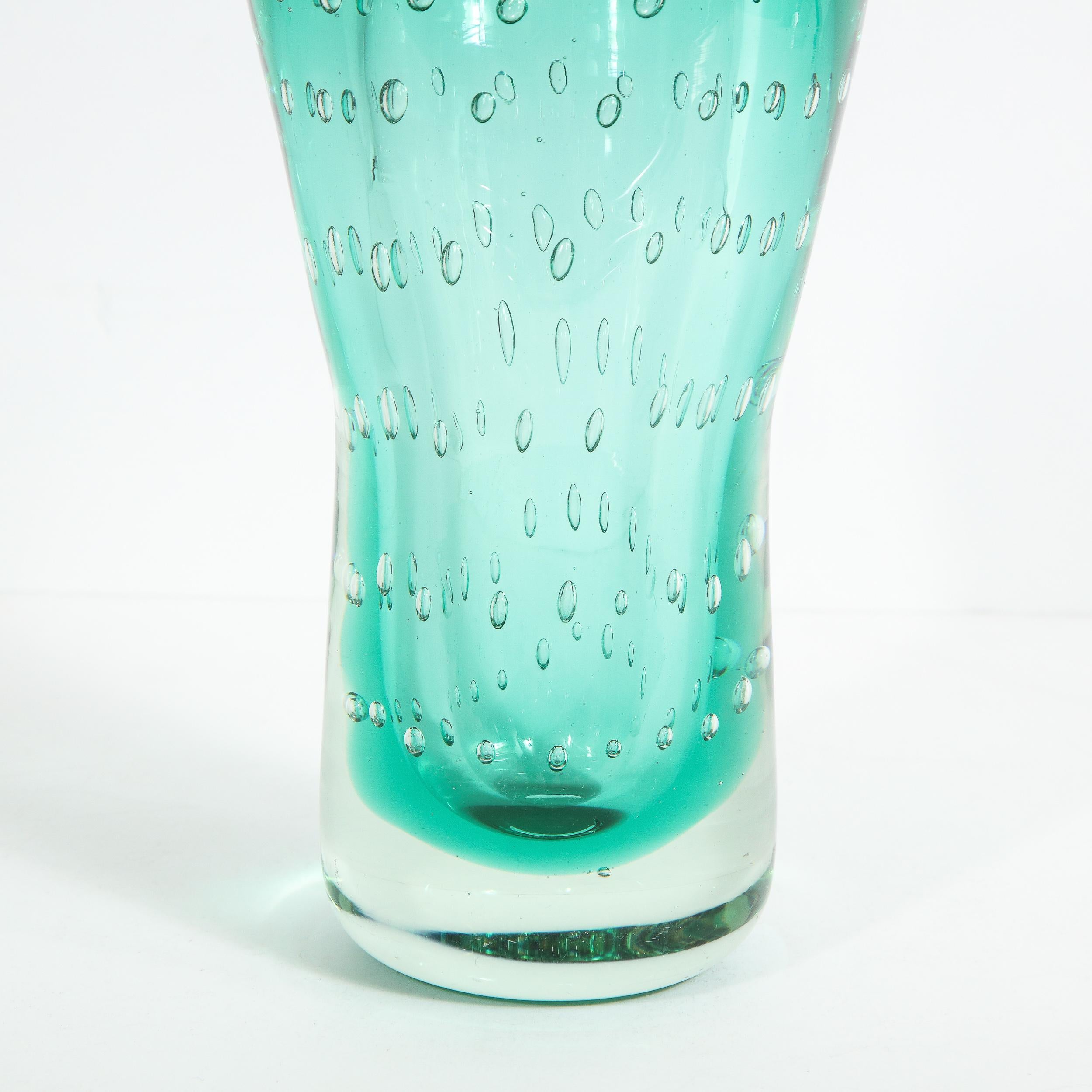 Mid-Century moderno Vaso di Murano traslucido e soffiato a mano della metà del secolo scorso con murini trasparenti in vendita