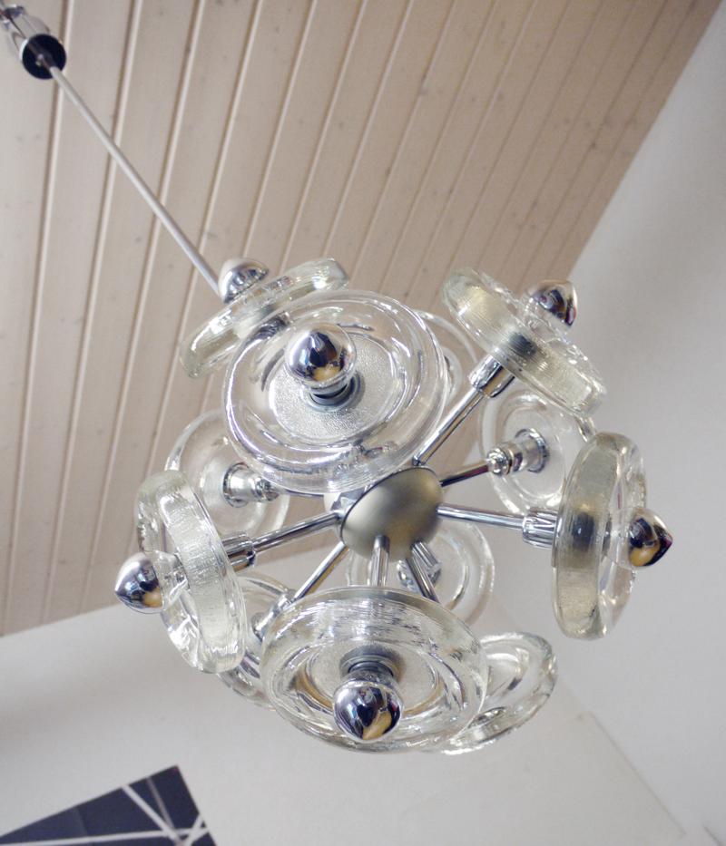 italien Sputnik à 12 branches en verre de Murano blanc soufflé à la main et en chrome The Moderns en vente