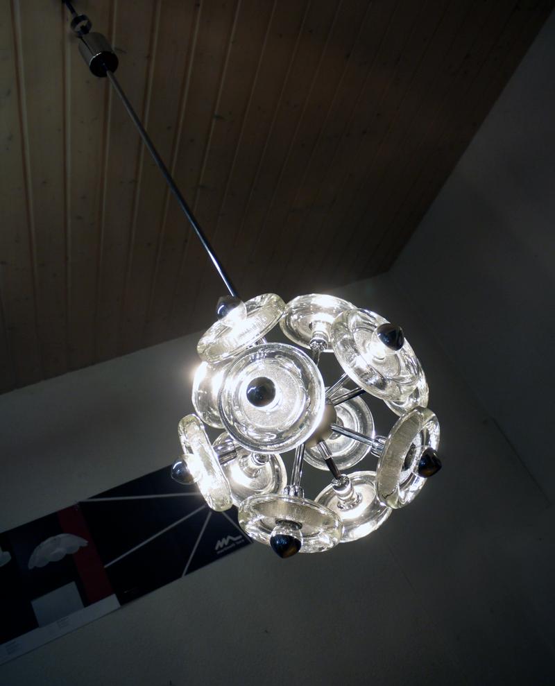 Sputnik à 12 branches en verre de Murano blanc soufflé à la main et en chrome The Moderns Bon état - En vente à Niederdorfelden, Hessen