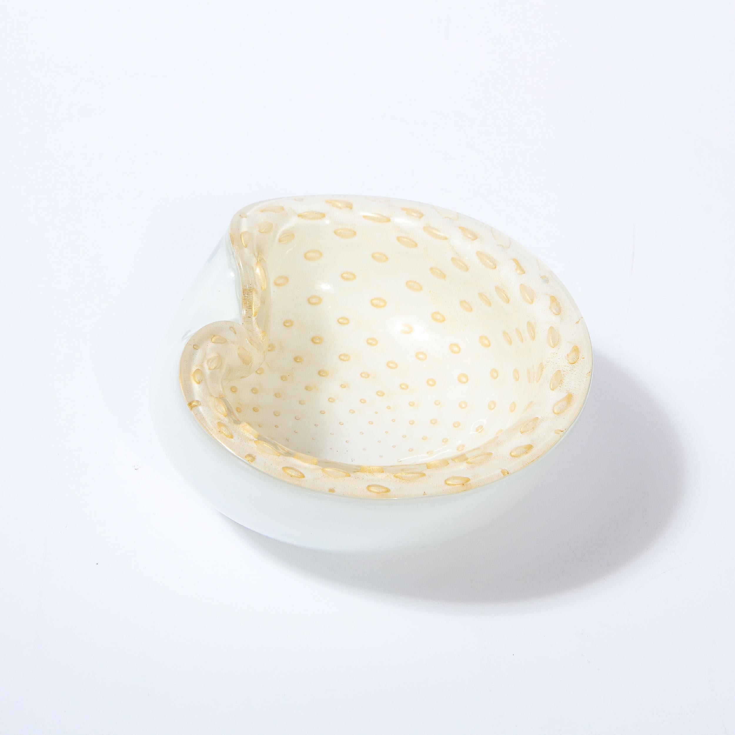 Mid-Century Modern mundgeblasene Schale aus weißem und perlenbesetztem Muranoglas mit Murinen im Angebot 1
