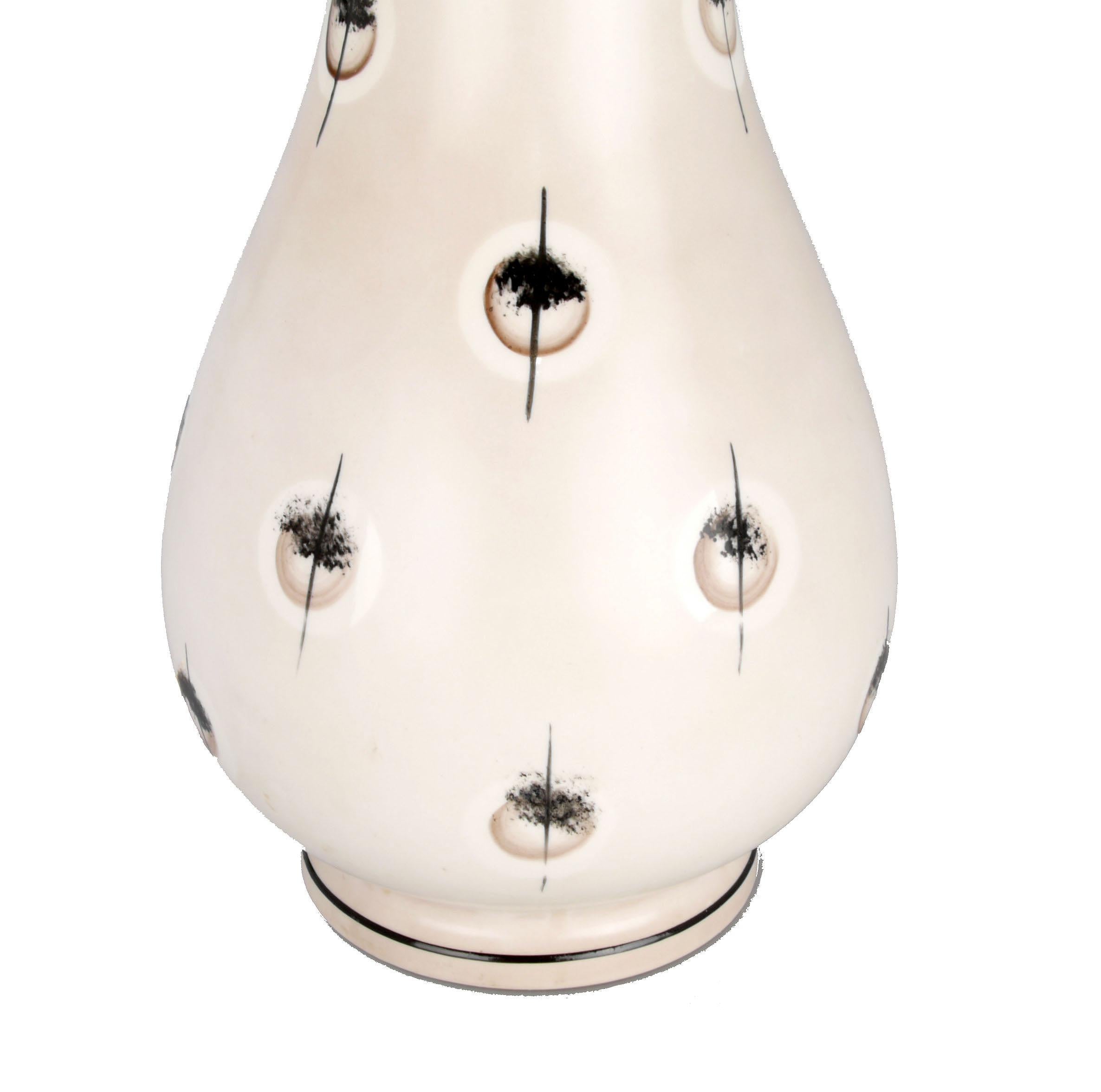 Mid-Century Modern Handcrafted Beige Ceramic and Brass Table Lamp, Italy In Good Condition For Sale In Miami, FL