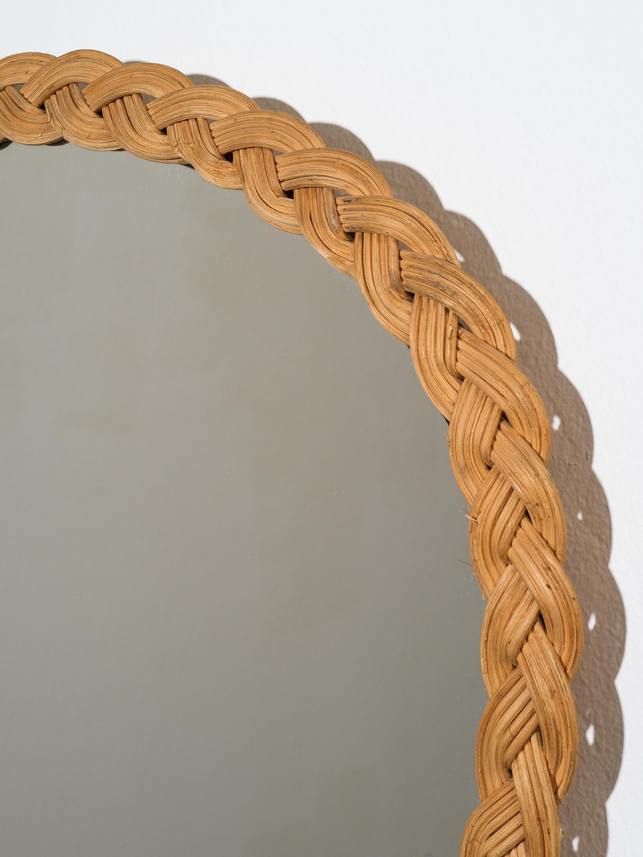 Finlandese Specchio in rattan intrecciato di metà secolo, Finlandia, anni '60 in vendita