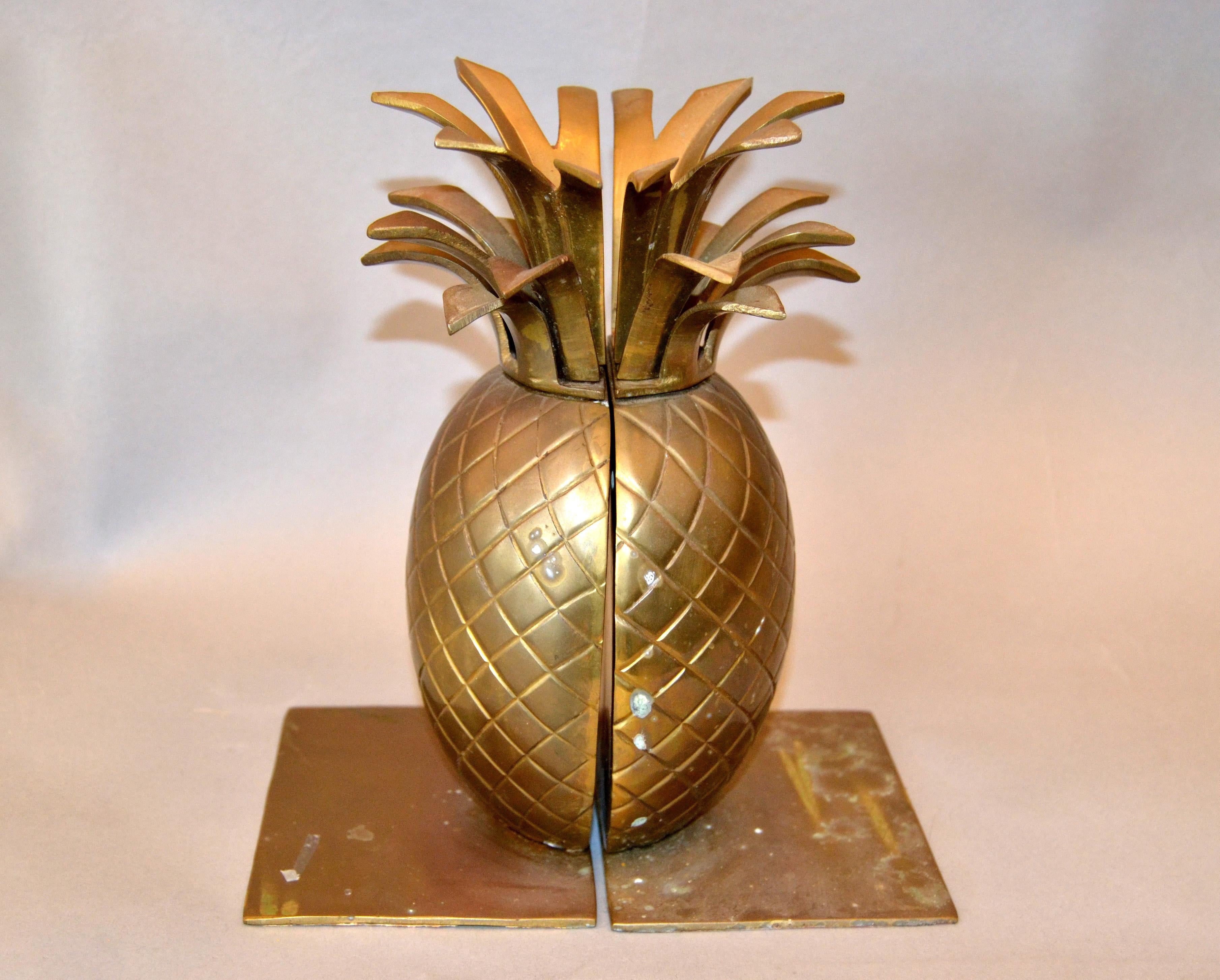 Mid-Century Modern handcrafted bronze pineapple bookends in original condition with age related patina.
Very well made craftsmanship.
  
