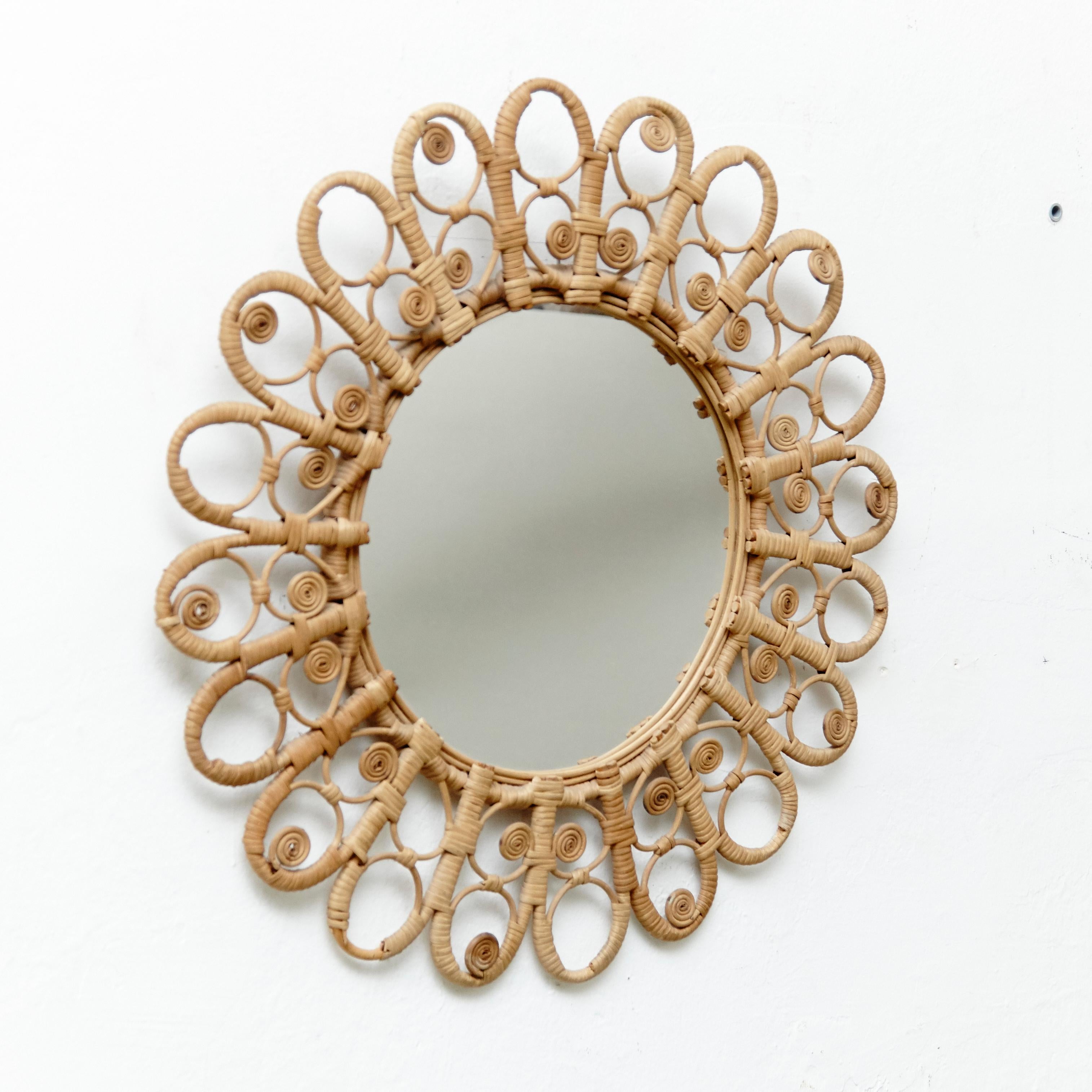 Mid-Century Modern Handcrafted Rattan Peacock Sunburst Mirror, circa 1960 In Good Condition In Barcelona, Barcelona