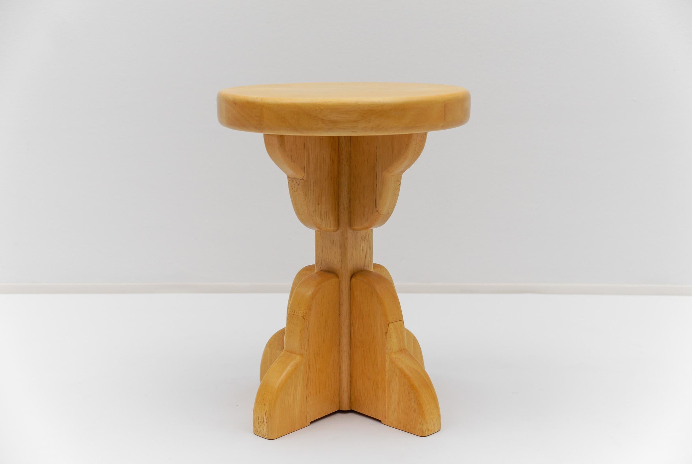 Primitif Tabouret en hêtre fait à la main, 1960 France en vente