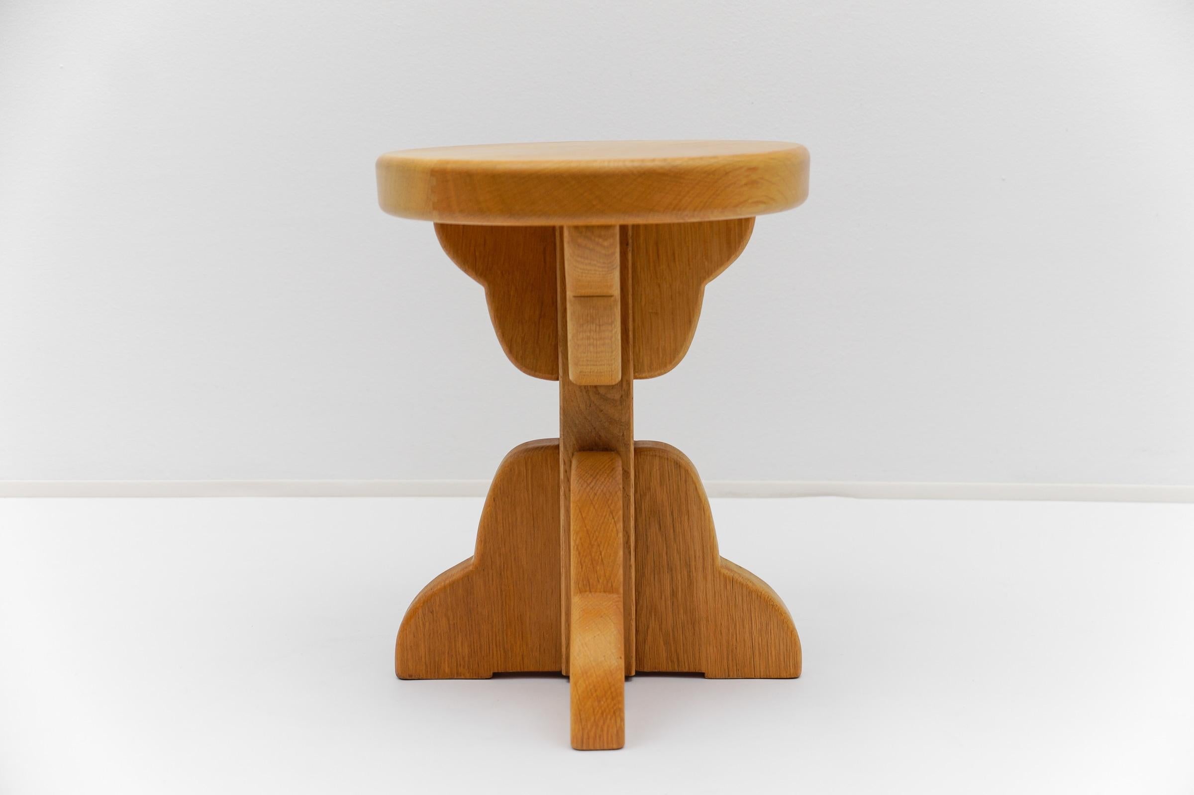 Sgabello di faggio fatto a mano della modernità di metà secolo, anni '60 Francia In condizioni buone in vendita a Nürnberg, Bayern