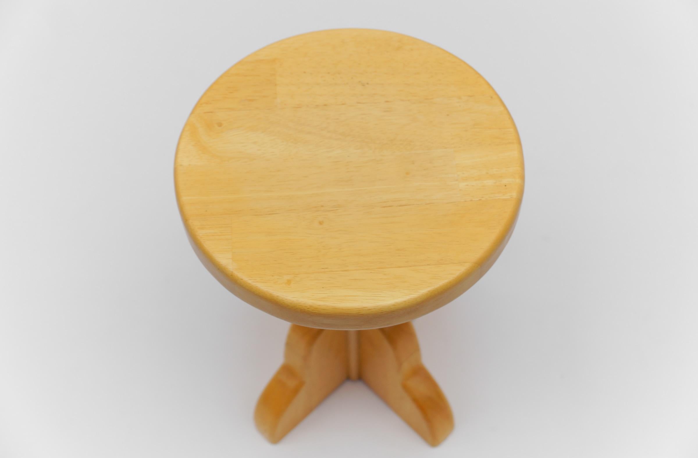 Tabouret en hêtre fait à la main, 1960 France en vente 1
