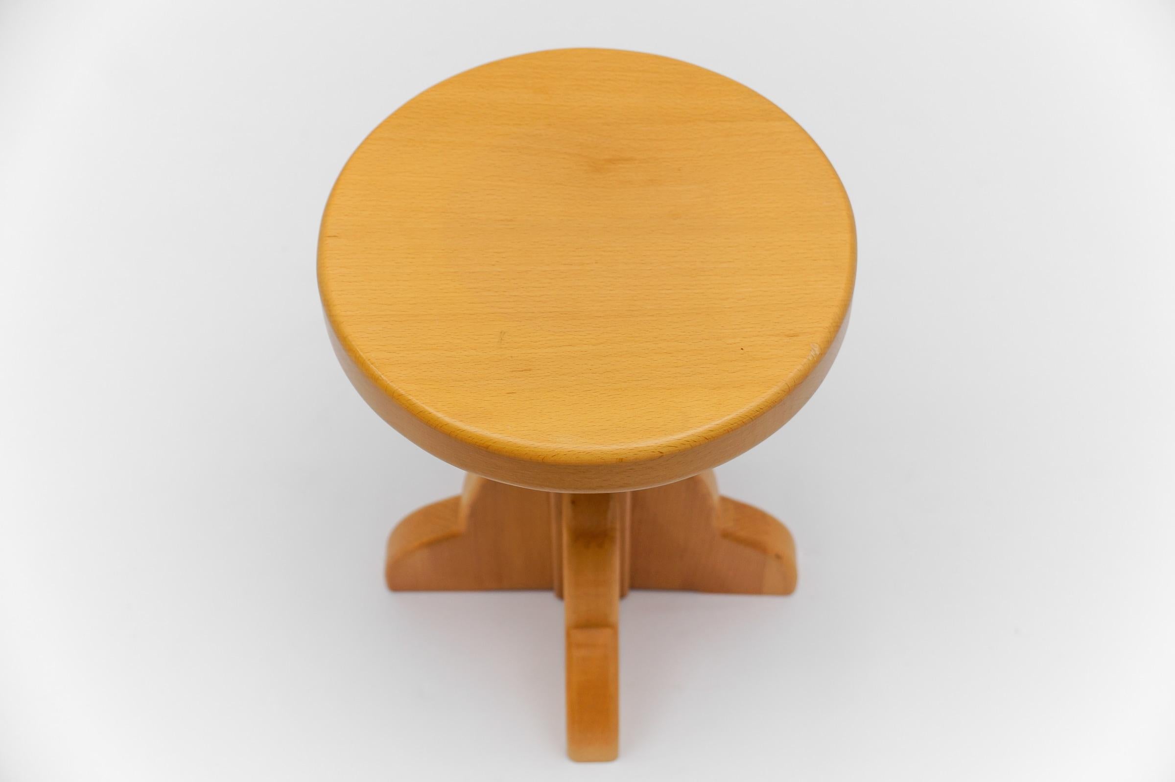 Tabouret en hêtre fait à la main, 1960 France en vente 1