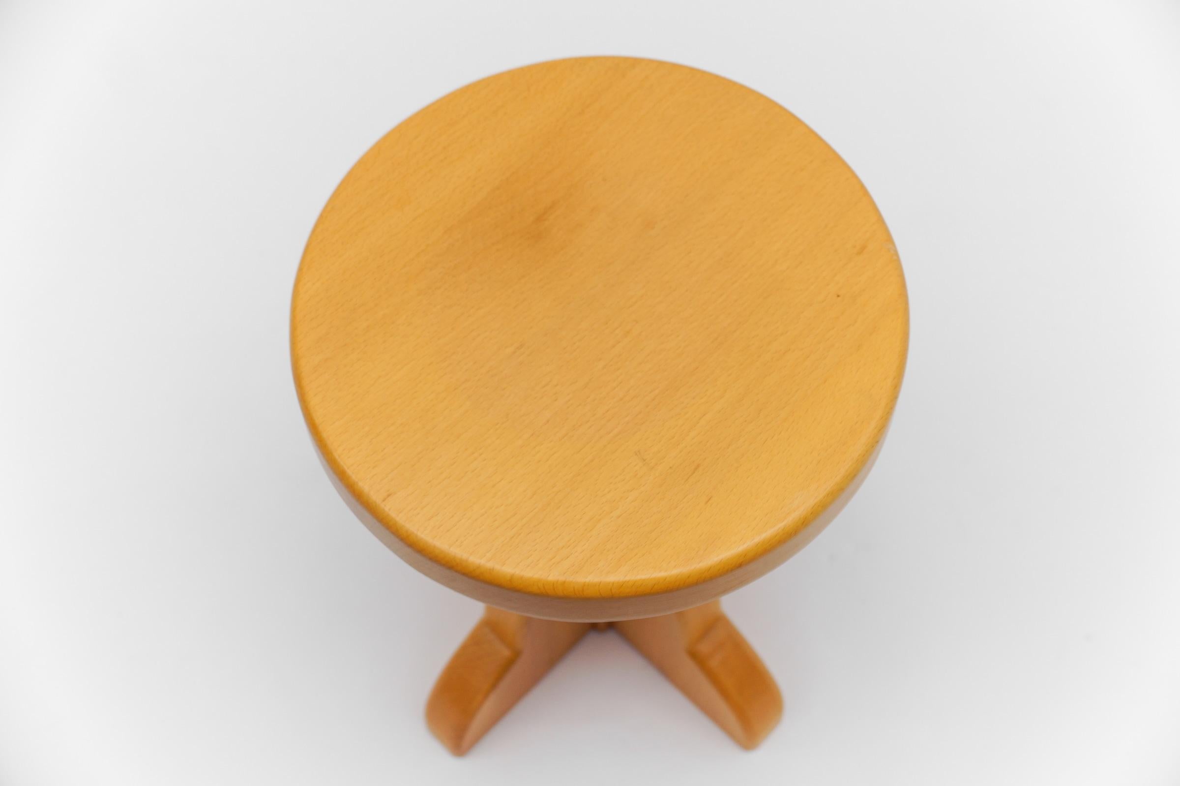 Tabouret en hêtre fait à la main, 1960 France en vente 2
