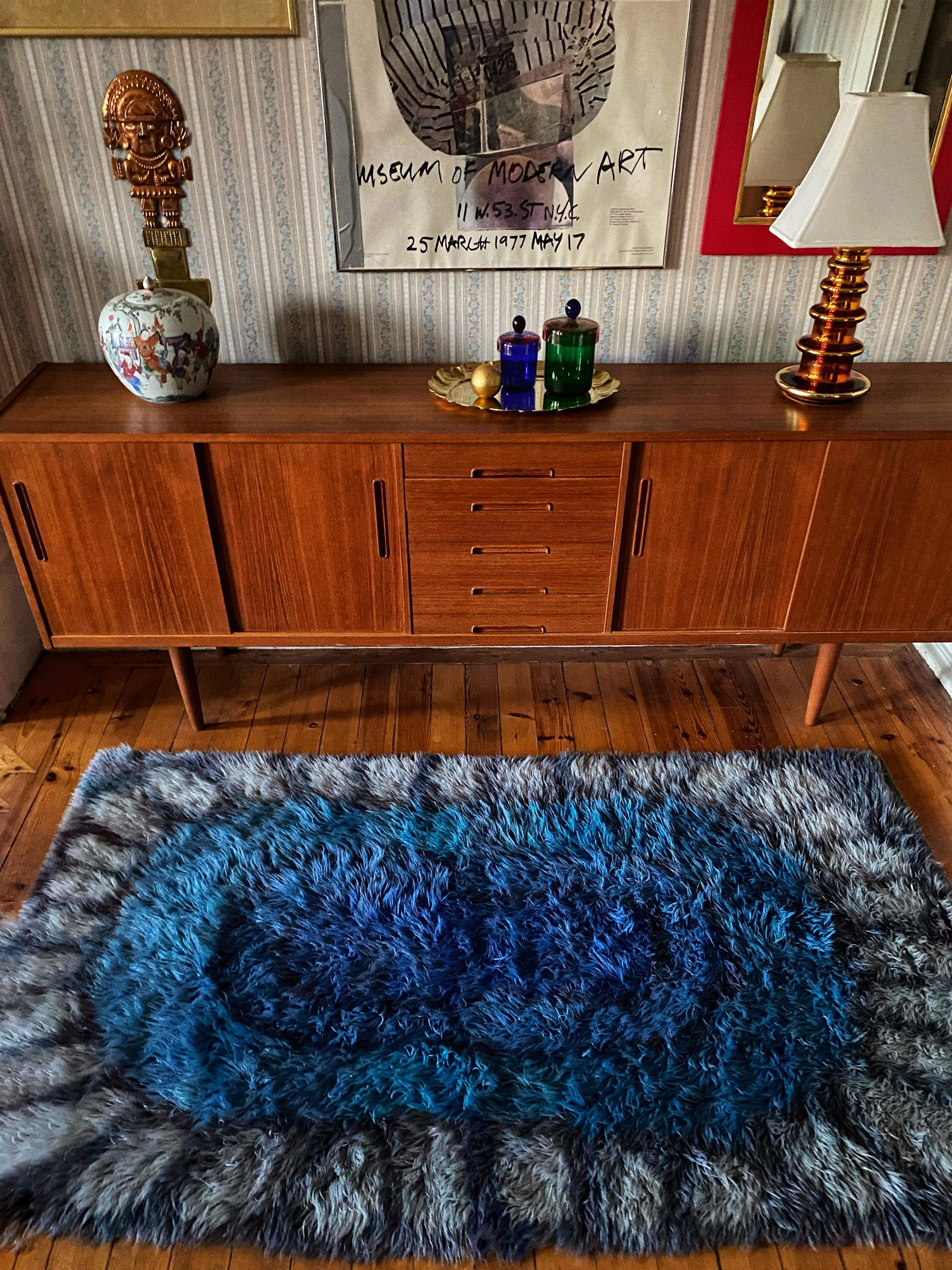 This exquisite mid-century modern high-pile rya rug, was crafted by Swedish textile artist in the 1960s. Handmade from premium “Kamgarn” Persian wool yarn on a cotton-linen base, the rug boasts a luxurious, high-pile texture that’s soft, inviting,