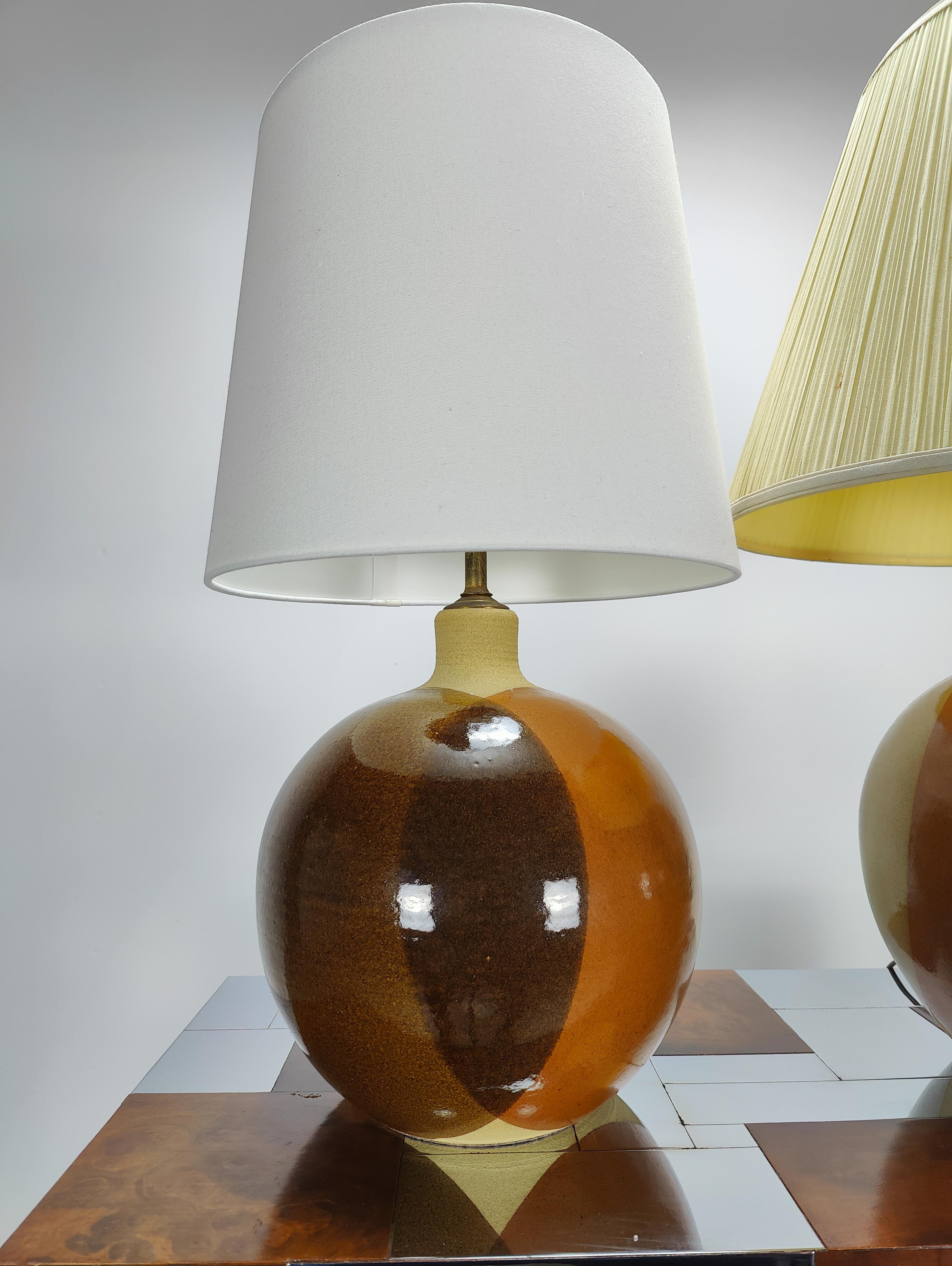 Moderne handgefertigte Keramik-Tischlampen aus der Mitte des Jahrhunderts von Larry und Terry Brown (Moderne der Mitte des Jahrhunderts) im Angebot
