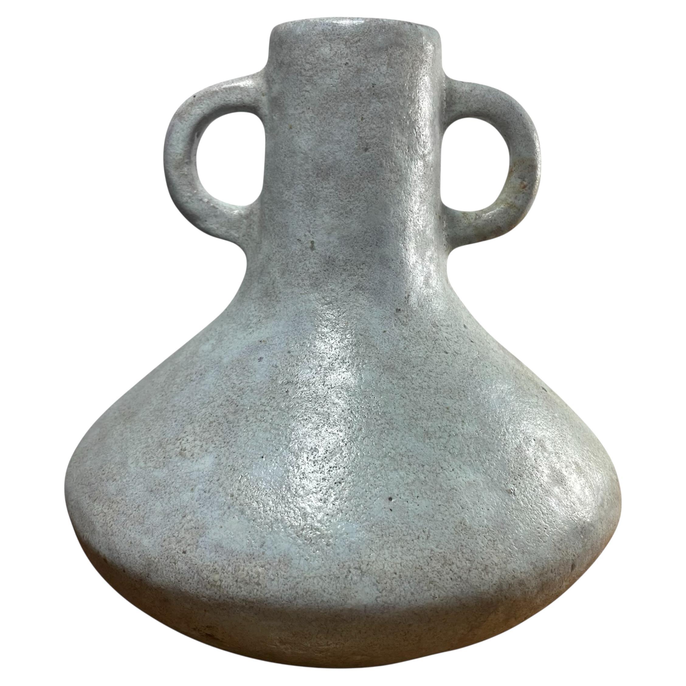 Vaso in ceramica fatto a mano di epoca moderna. in vendita